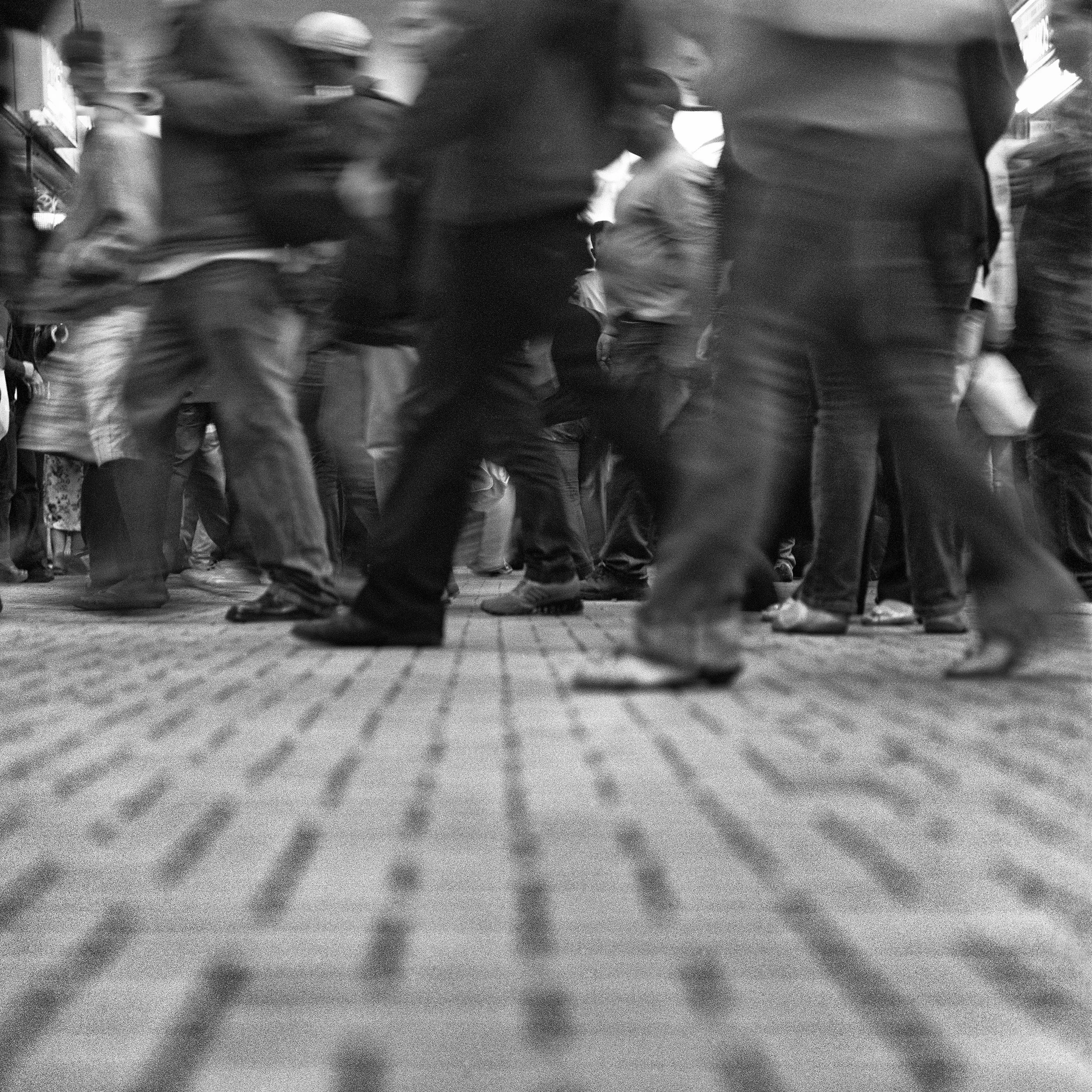 Central do Brasil (Série Clichê Rio), 2010-2011, pigmento mineral sobre papel de algodão Hahnemühle Museum Etching, 40 x 40 cm