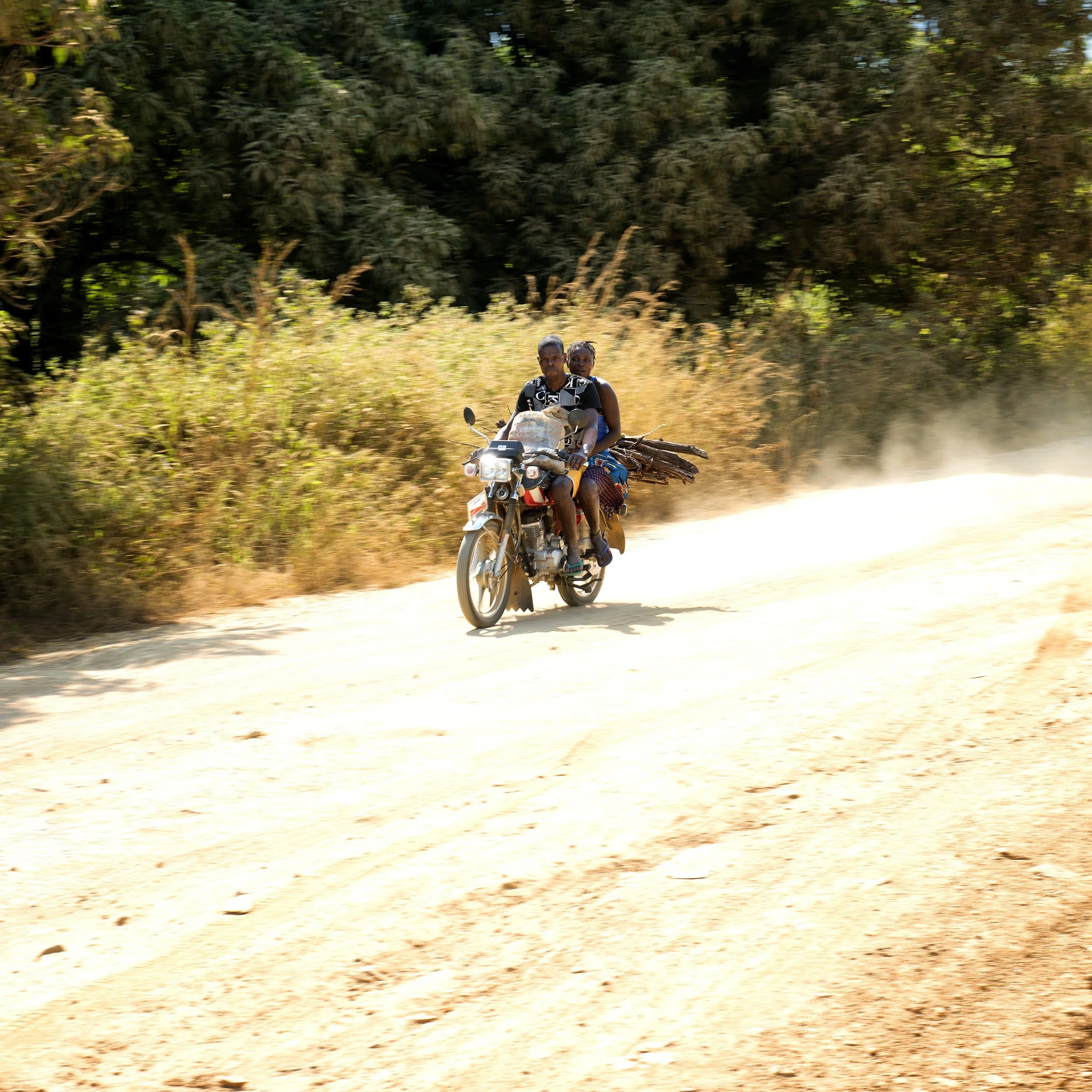 Série Karimu, 2016, pigmento mineral sobre papel de algodão Hahnemühle Museum Etching, 40 x 40 cm