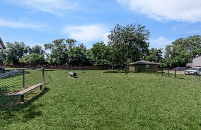 Furry friends love 301 Greenville too! 🐶 Check out our bark park-where pups run free and neighbors become friends. Tag us in your pet pics! #PetFriendly #DogsofAllen