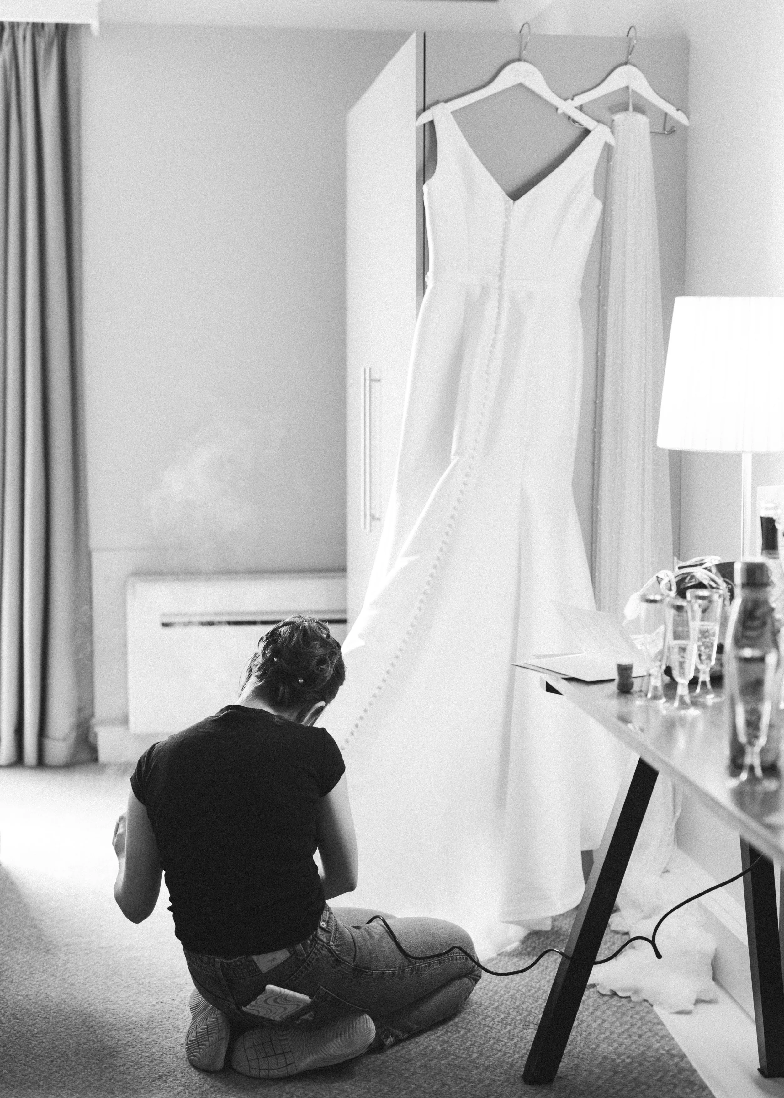 steaming a wedding dress plymouth wedding photography devon mel clapp weddings