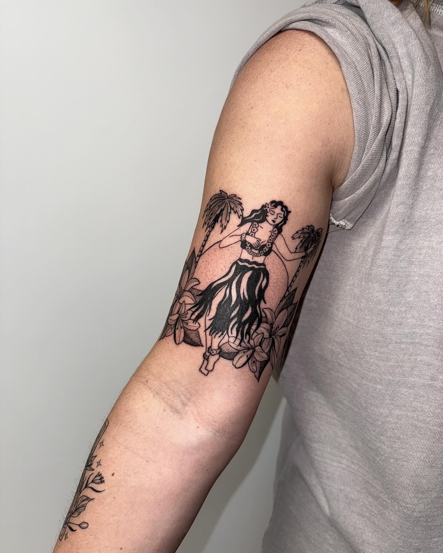 Sometimes we dabble in shading.. especially if I can tuck a lil black work in there somewhere 🖤