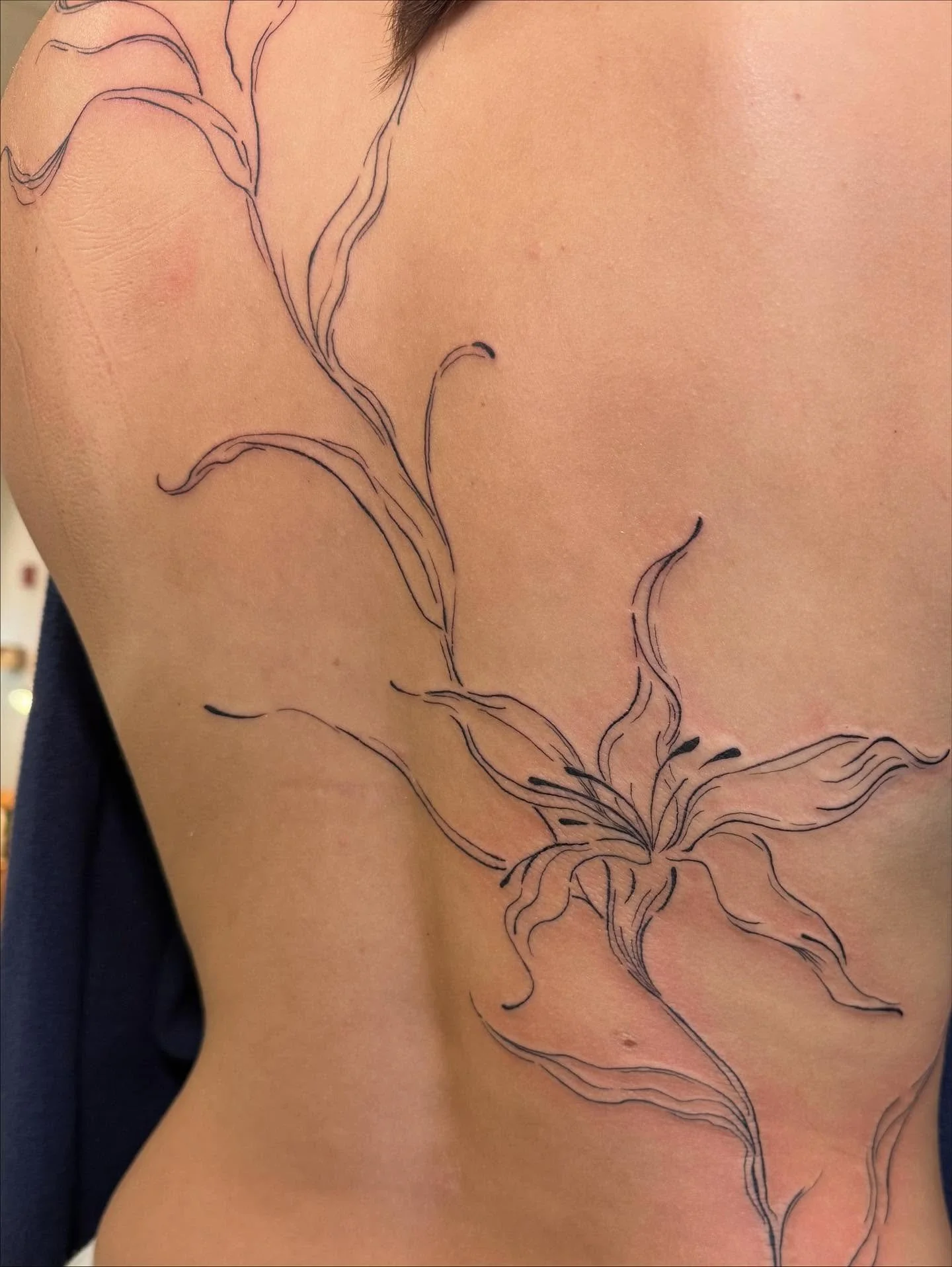 Floral back piece for a client who drove 8 hours to come work together! On a school night! Y&rsquo;all are the best 💕💕