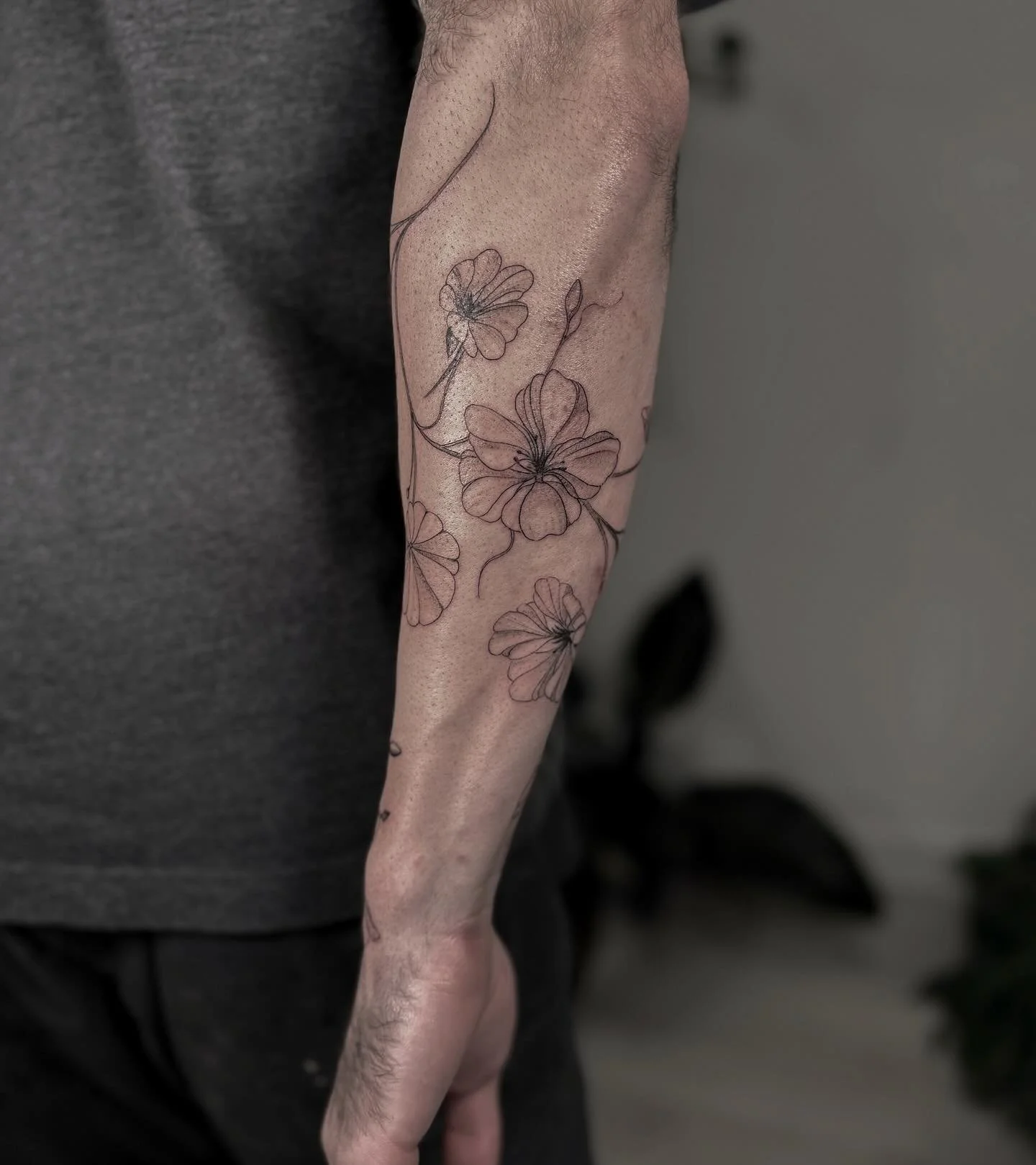 Nasturtium wrap for the south shores one and only friendly sandwich slinger, ft a healed aspen tree that we added some roots to! 

#floraltattoo #nasturtium