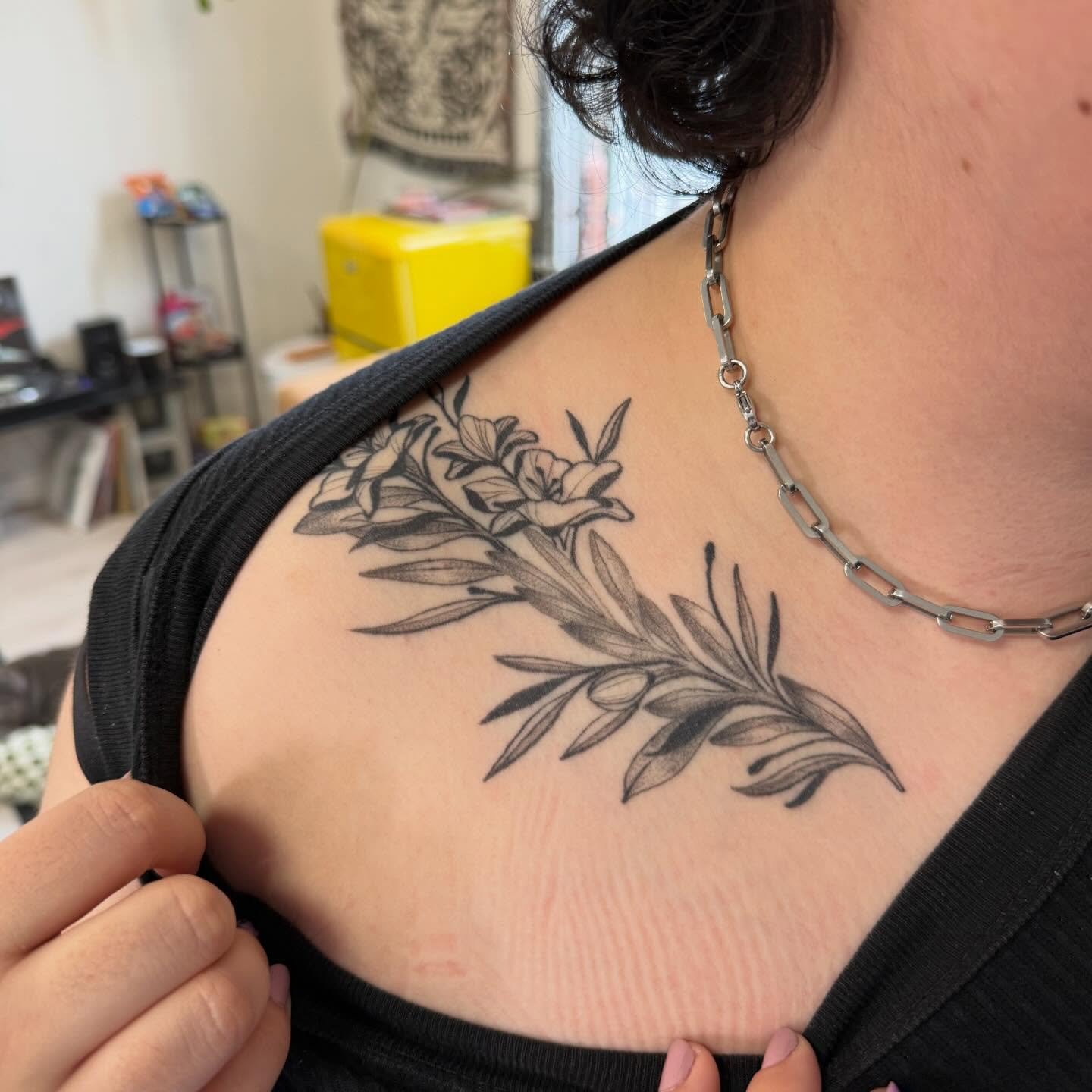 Been a while since I dropped a healed kitty o titty dump! Send me your tats in the wild I love to see you living life!