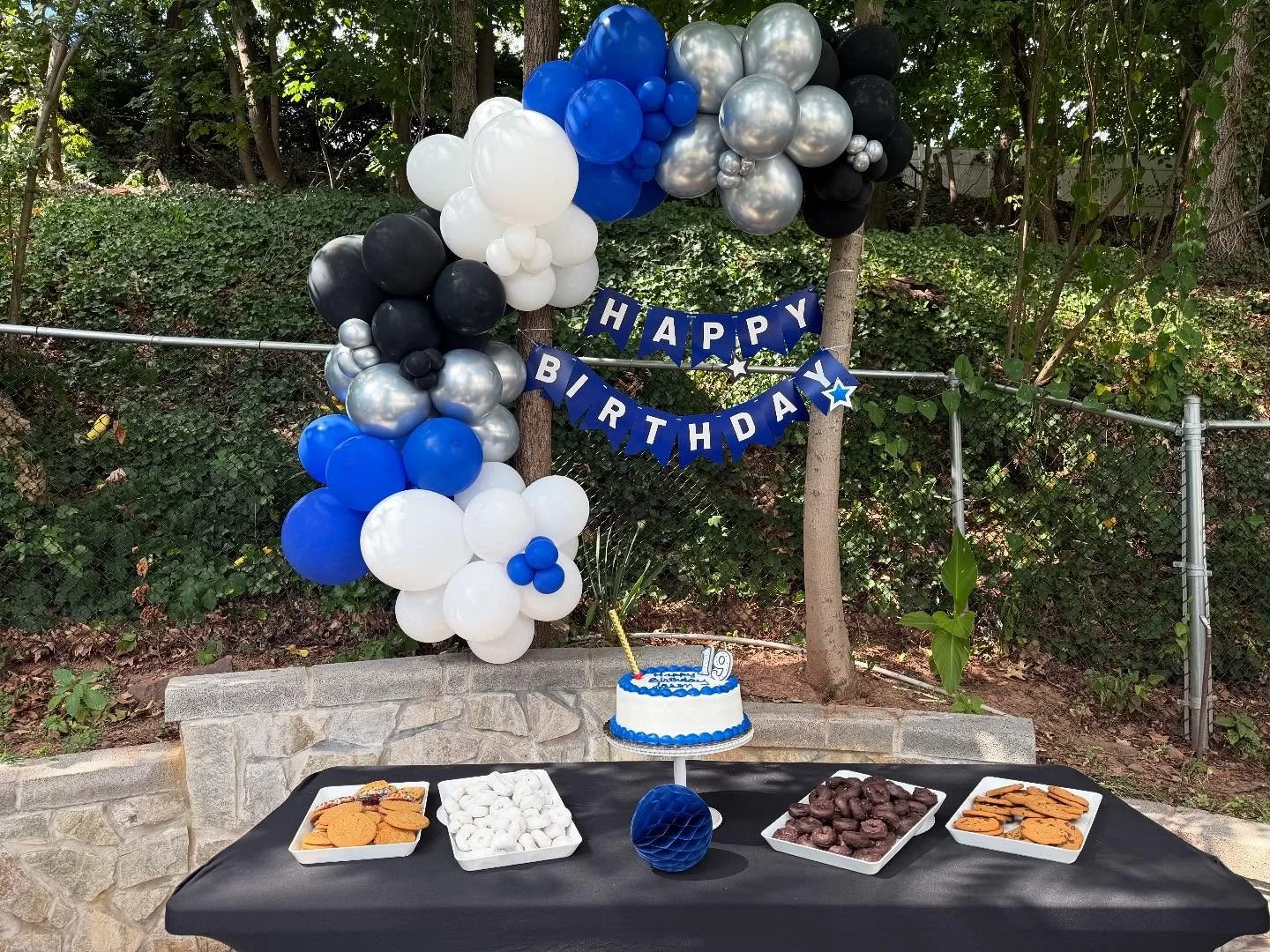 ππ€π€πβ¨ Birthday vibes done right! π
Custom balloon arch in silver, blue, black & white π«
Perfect backdrop for celebrating big moments!
#BalloonArch #BirthdayDecor #NJEvents #PartyVibes #BalloonsBySandV #EventGoals