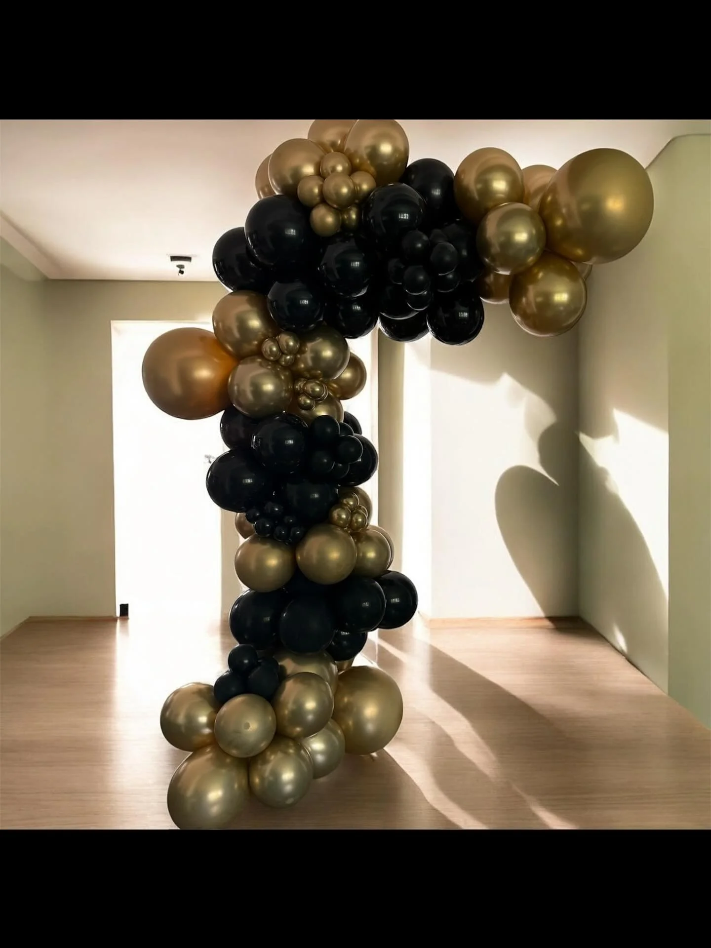 β¨ Luxury look without the luxury price! β¨
This gorgeous black & gold free-standing balloon garland was created for just $200 π
Whether it’s a birthday, milestone, or corporate event — we make celebrations look stunning without break