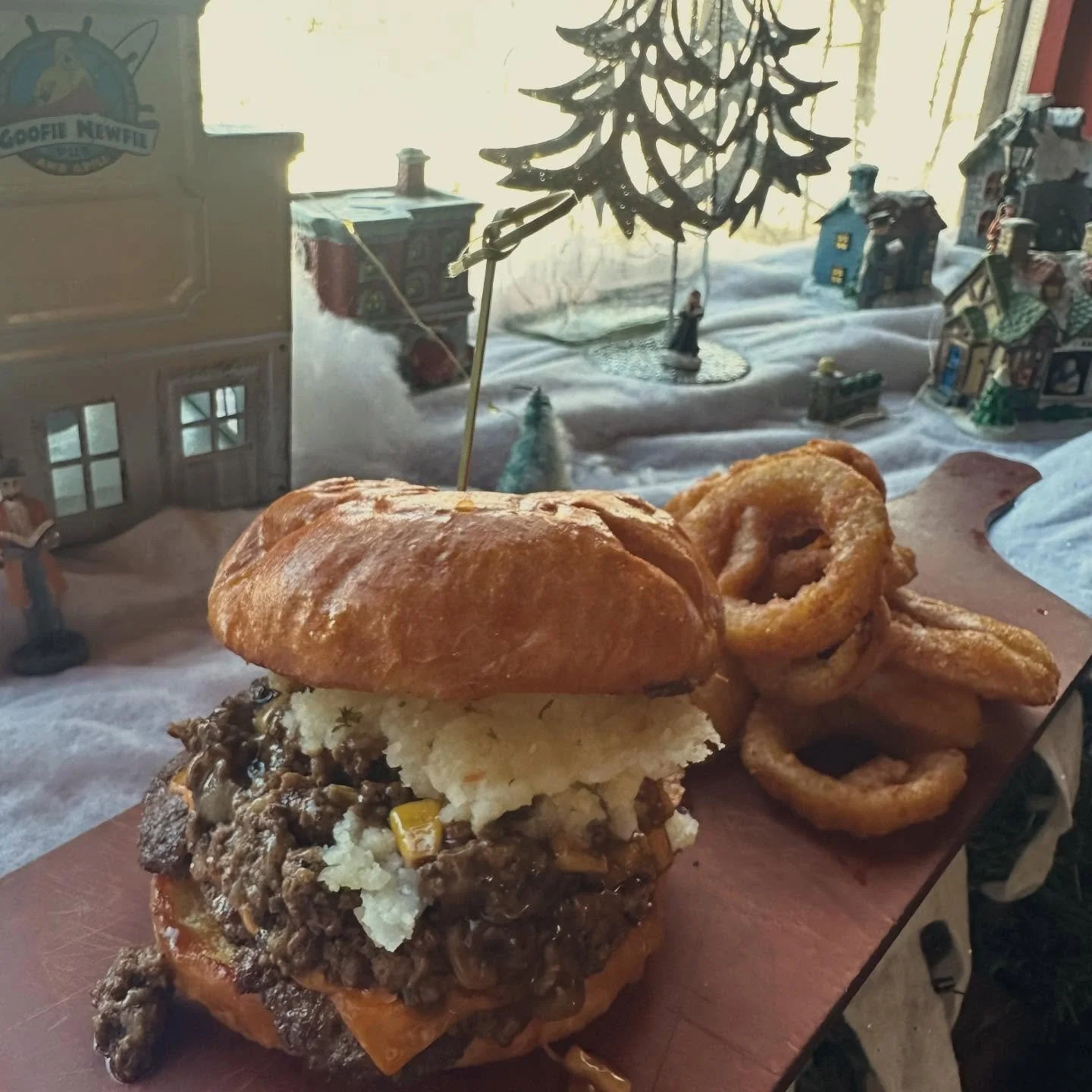 Sunshine + Friday = YAHOOOO! 
We&rsquo;re rolling into the weekend with an absolute next-level Smash Burger Special that you need to try&hellip;

Shepherd&rsquo;s Pie Smash
We&rsquo;re stacking:
🔥 4oz all-beef smash patty
🥔 creamy mashed potato
🌽 