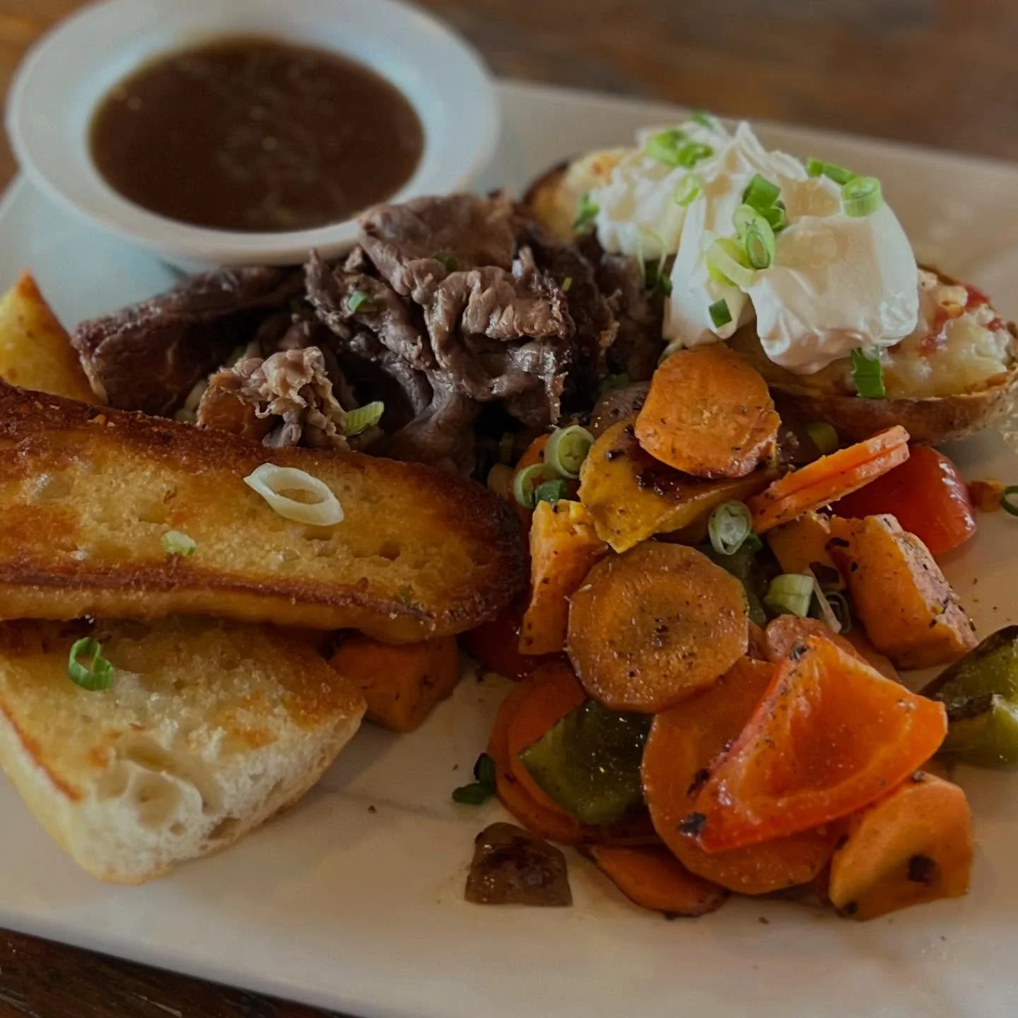 Sunshine &amp; Sunday&hellip; what a day to get out and about! 
Today&rsquo;s chef creation is just the reason to add us to that out and about list!

The Coastal Comfort Roast
Warm up with our latest East Coast-themed feature, crafted for those who a