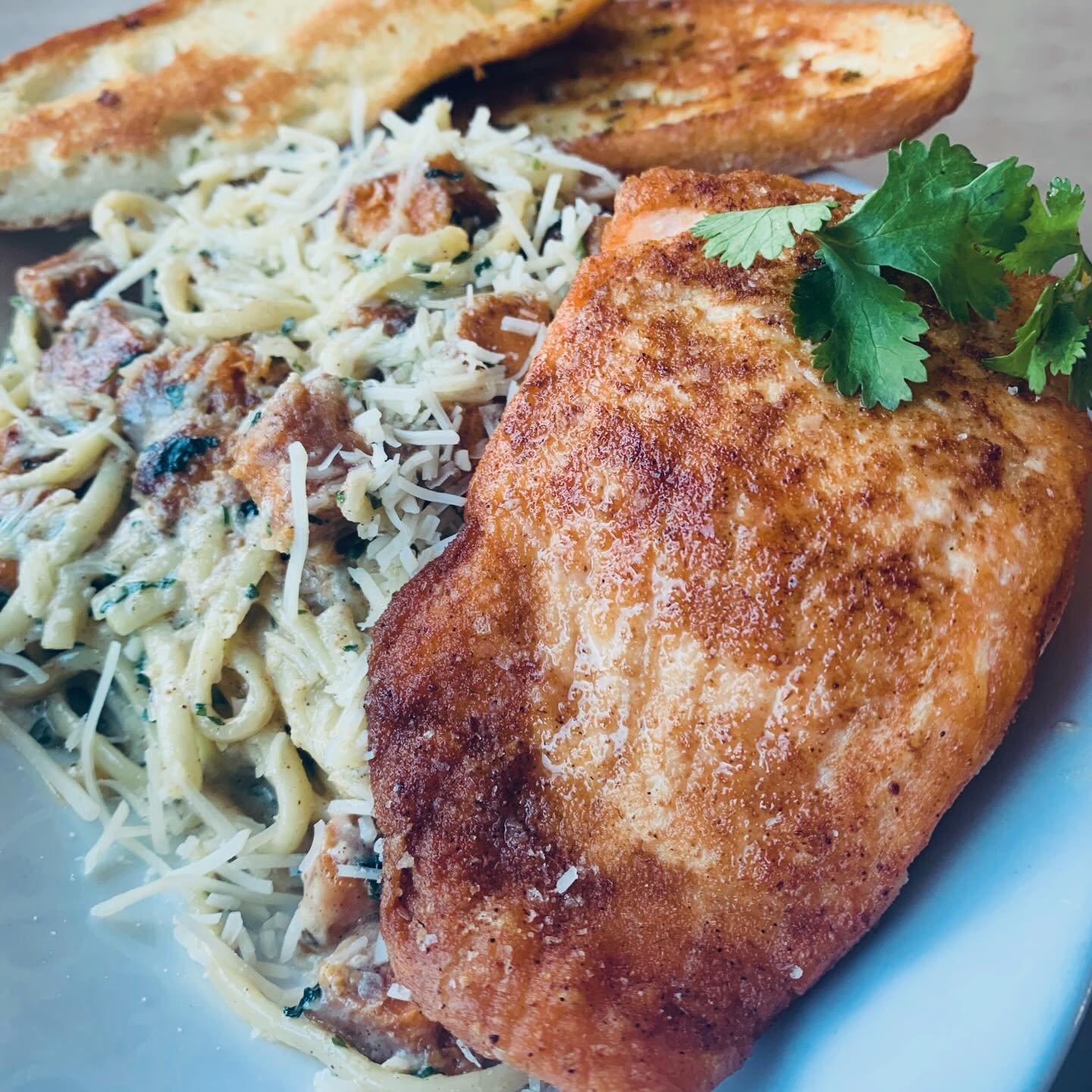 Oh my, my&hellip;. Today&rsquo;s Feature is one for the books, done miss it&hellip;
Sweet Ginger &amp; Coriander Salmon Linguine
- seared sweet ginger Atlantic salmon over linguine &amp; sweet potato w/ a coriander cream sauce, shaved Parmesan &amp; 