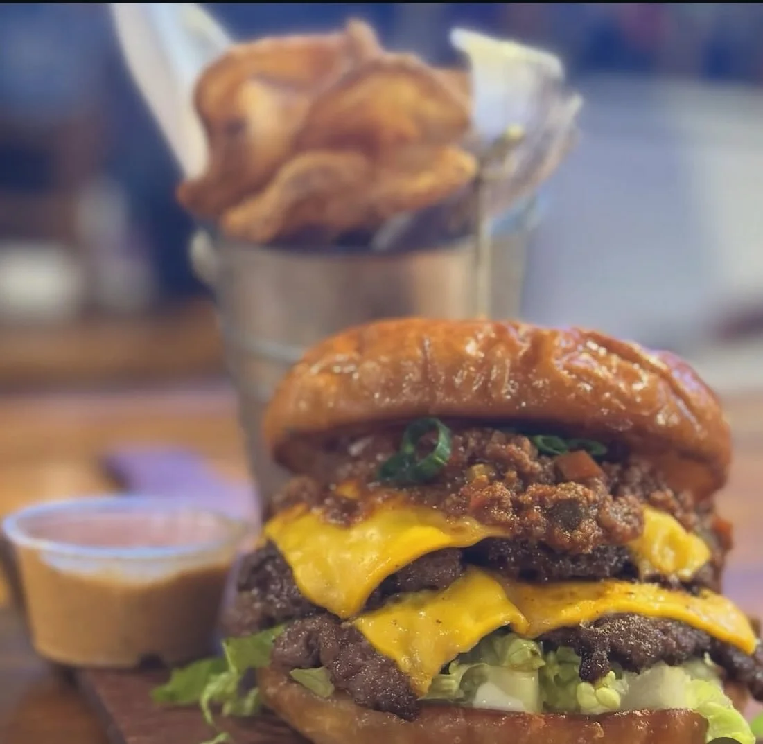 It&rsquo;s Friday and smashing burgers &amp; creating masterpieces!

Today, sink your teeth into our 
Spicy Double Chili Cheese Burger
2x4oz all beef smash patties, homemade beef chili, double American cheese, lettuce &amp; pickled jalape&ntilde;os o