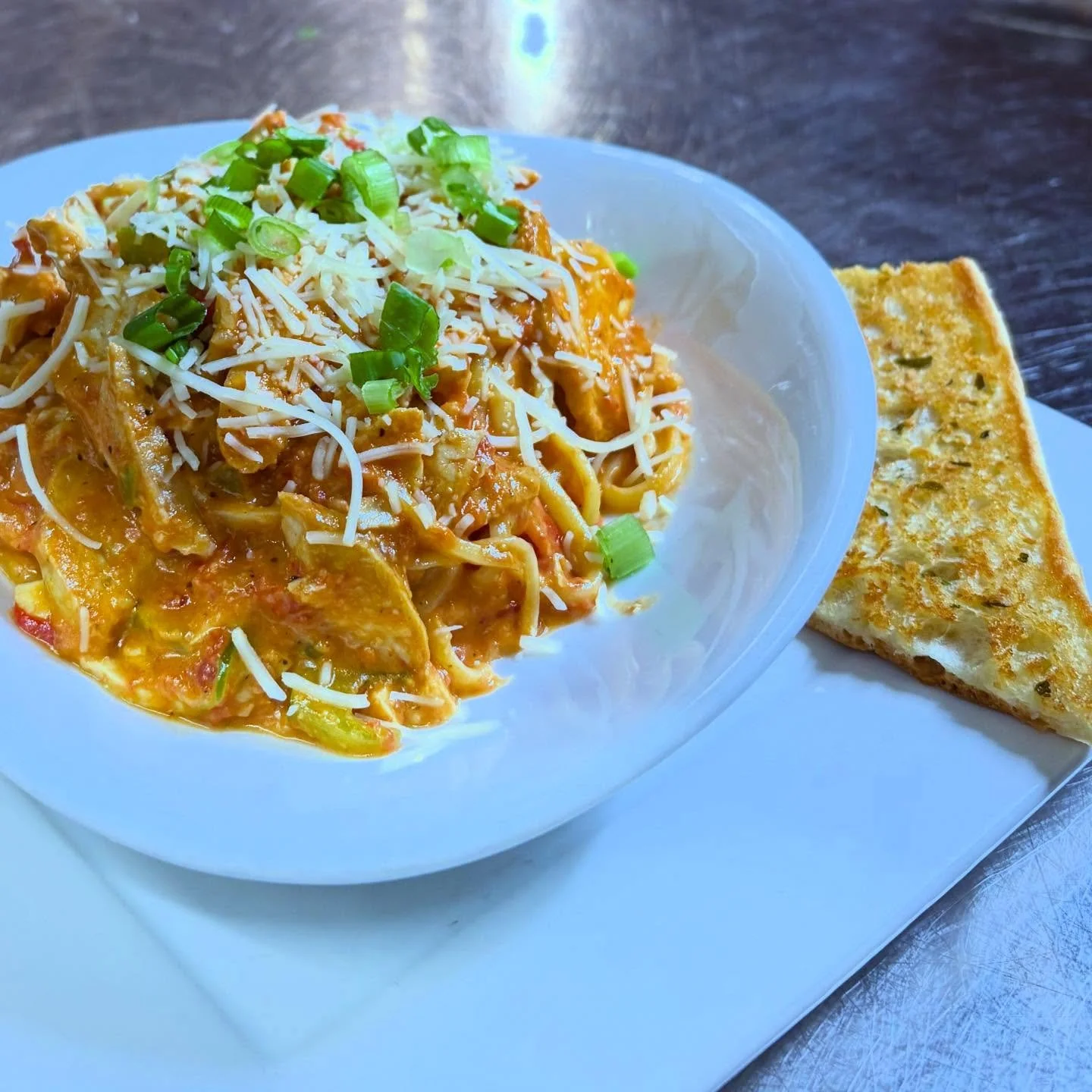 From patio season to a wee reminder it could still be snow season! 
No problem, we can pivot to fireplace cozy for today&rsquo;s chilly vibe&hellip; team that up with delicious pasta and you&rsquo;ll forget how cold it is out there!
Rose Chicken Ling