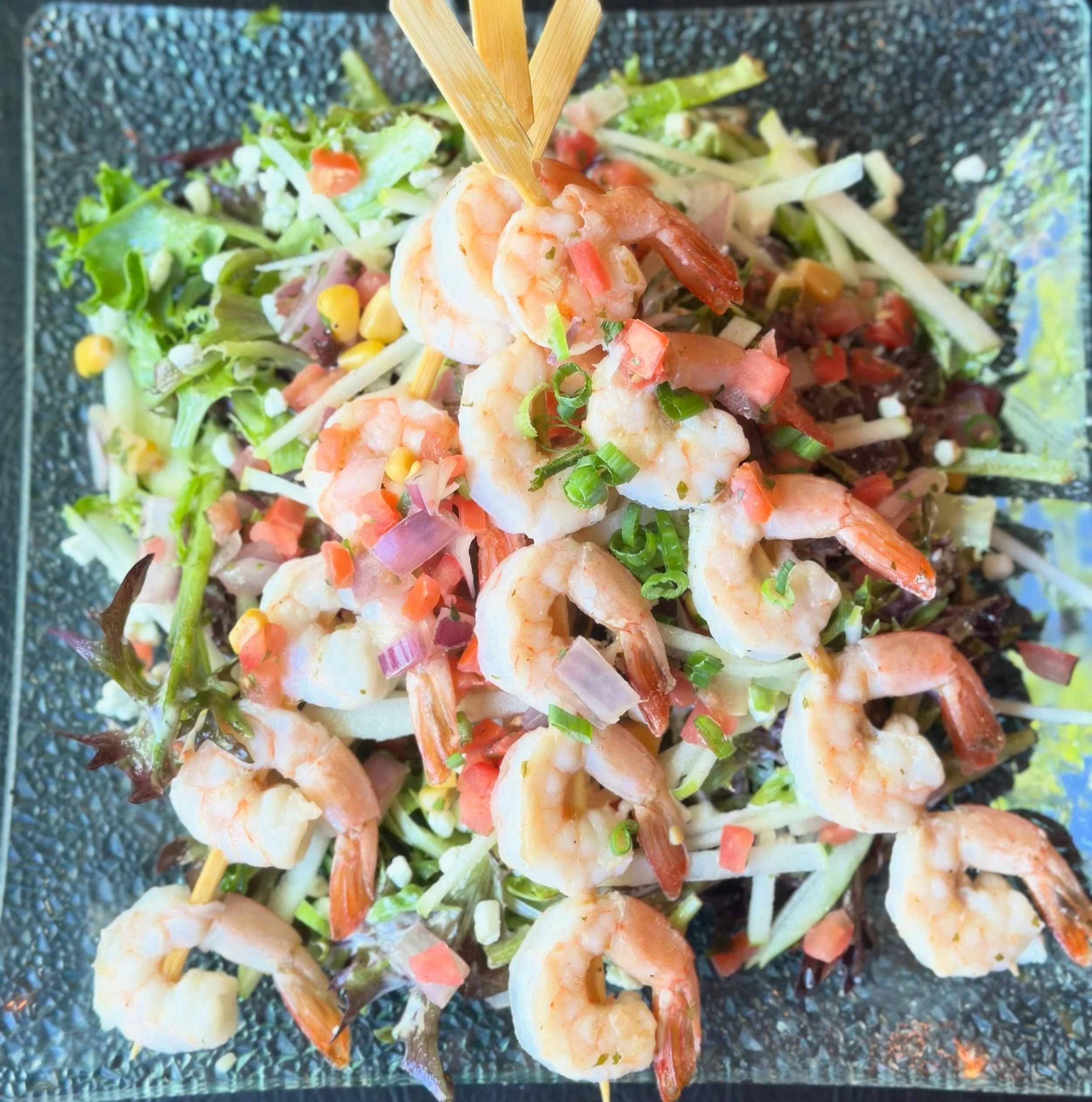 New Menu item highlight&hellip; behold this plate of absolute beauty&hellip;

Secret Shrimp Salad
w/ creamy goat cheese, apple, corn, tomato, red onion, so many garlic saut&eacute;ed shrimp (3 skewers- 5 shrimp each) &amp; lemon dill dressing! 
Fresh