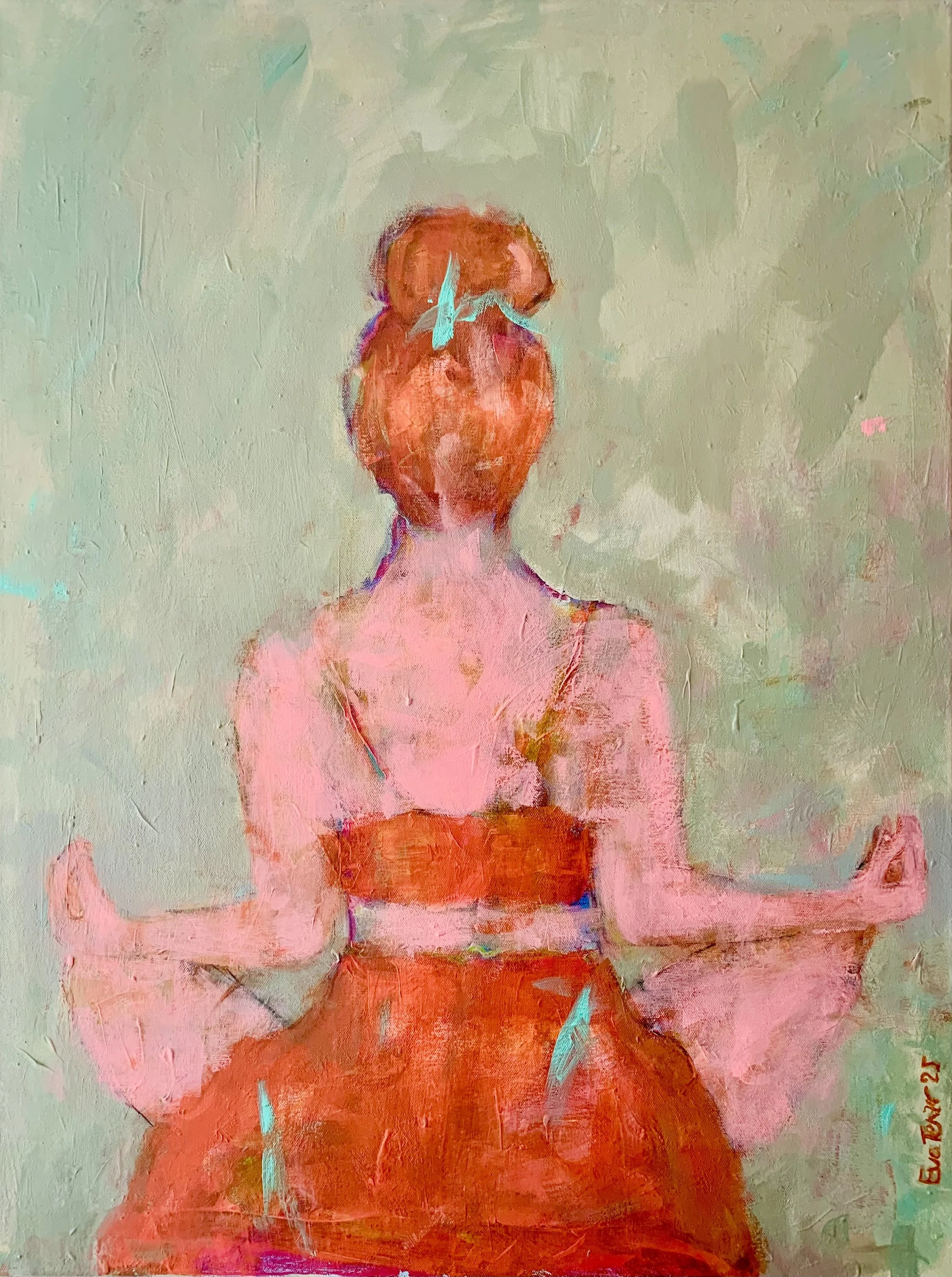 Abstraktes Gemälde einer Frau mit roten Haaren, die im Lotussitz sitzt und die Hände auf den Knien ruht, vor einem hellen Hintergrund.