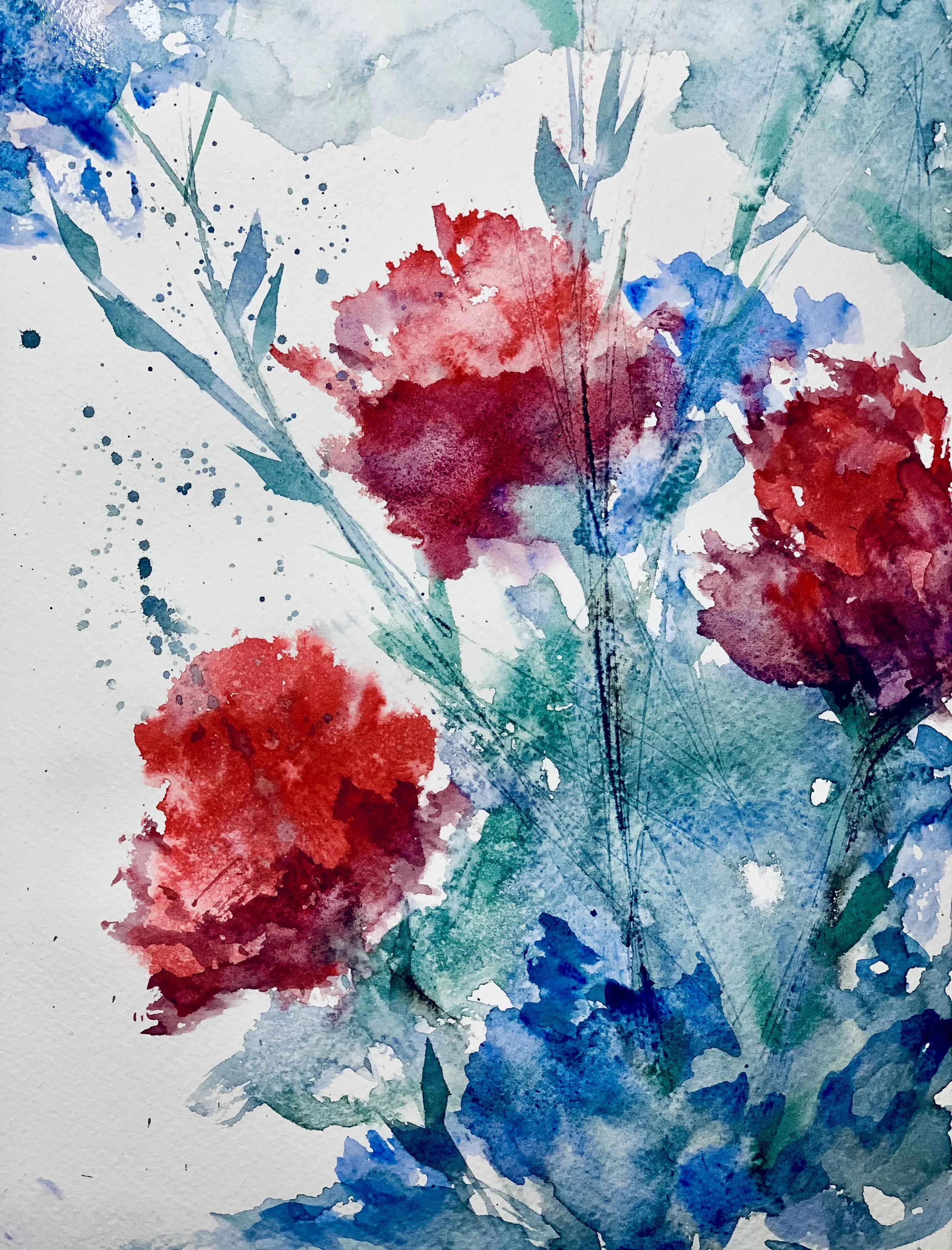 Aquarellbild mit roten, blauen und grünen Blumen und Blättern