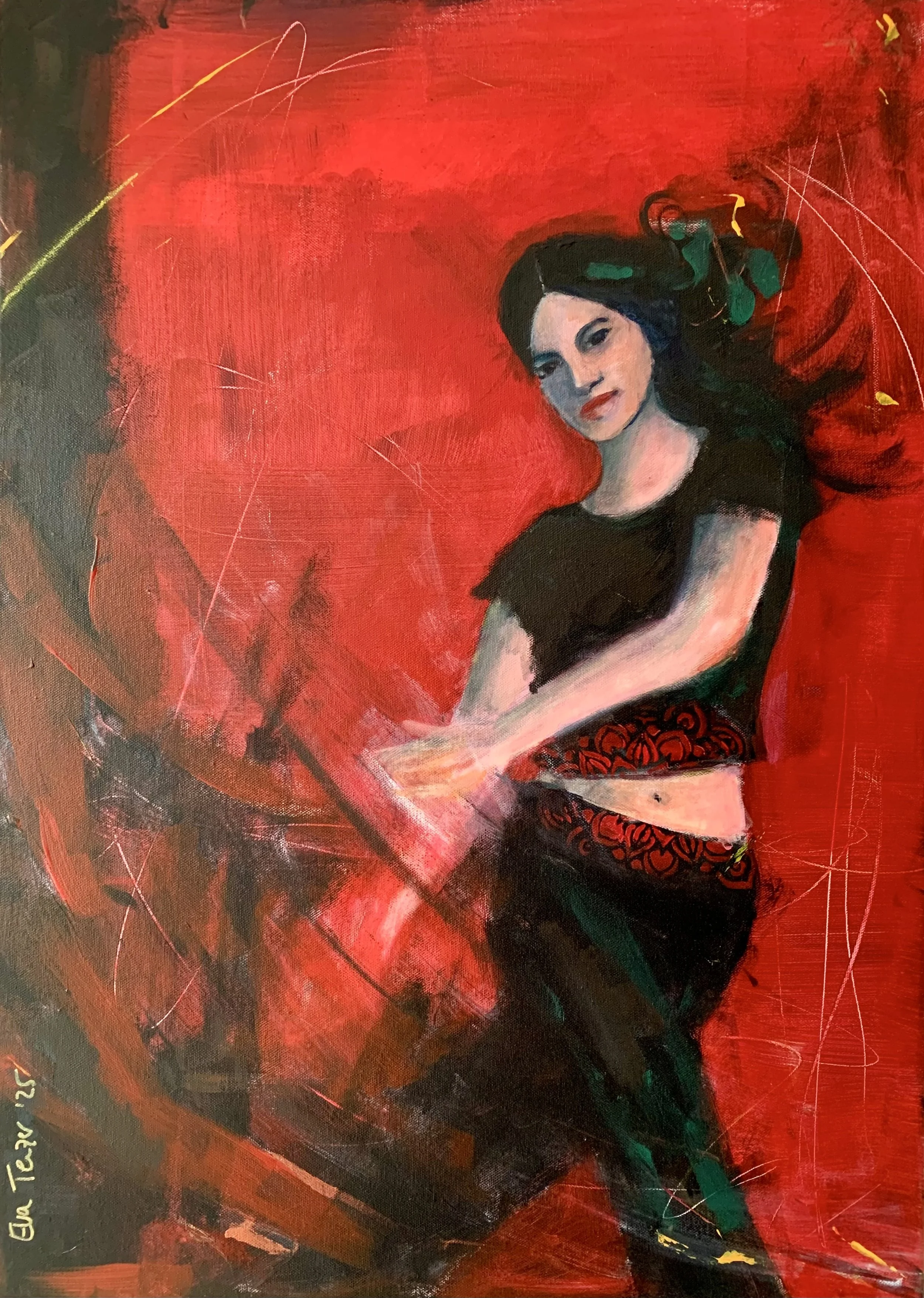 Ein Gemälde einer jungen Frau mit schwarzen Haaren, die auf einem roten Hintergrund sitzt, trägt schwarze Kleidung mit rotem Mustermuster, und scheint an einem roten Klavier zu spielen.