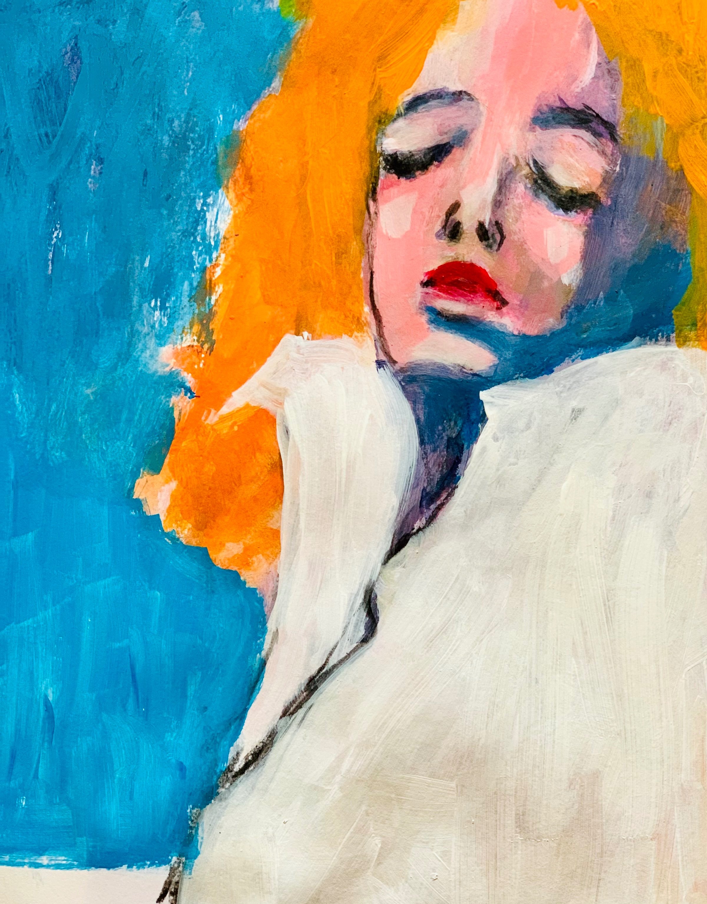 Abstractes Gemälde eines friedlichen weiblichen Porträts mit geschlossenen Augen, rotem Lippen und orangefarbenem Haar, vor blauem Hintergrund.