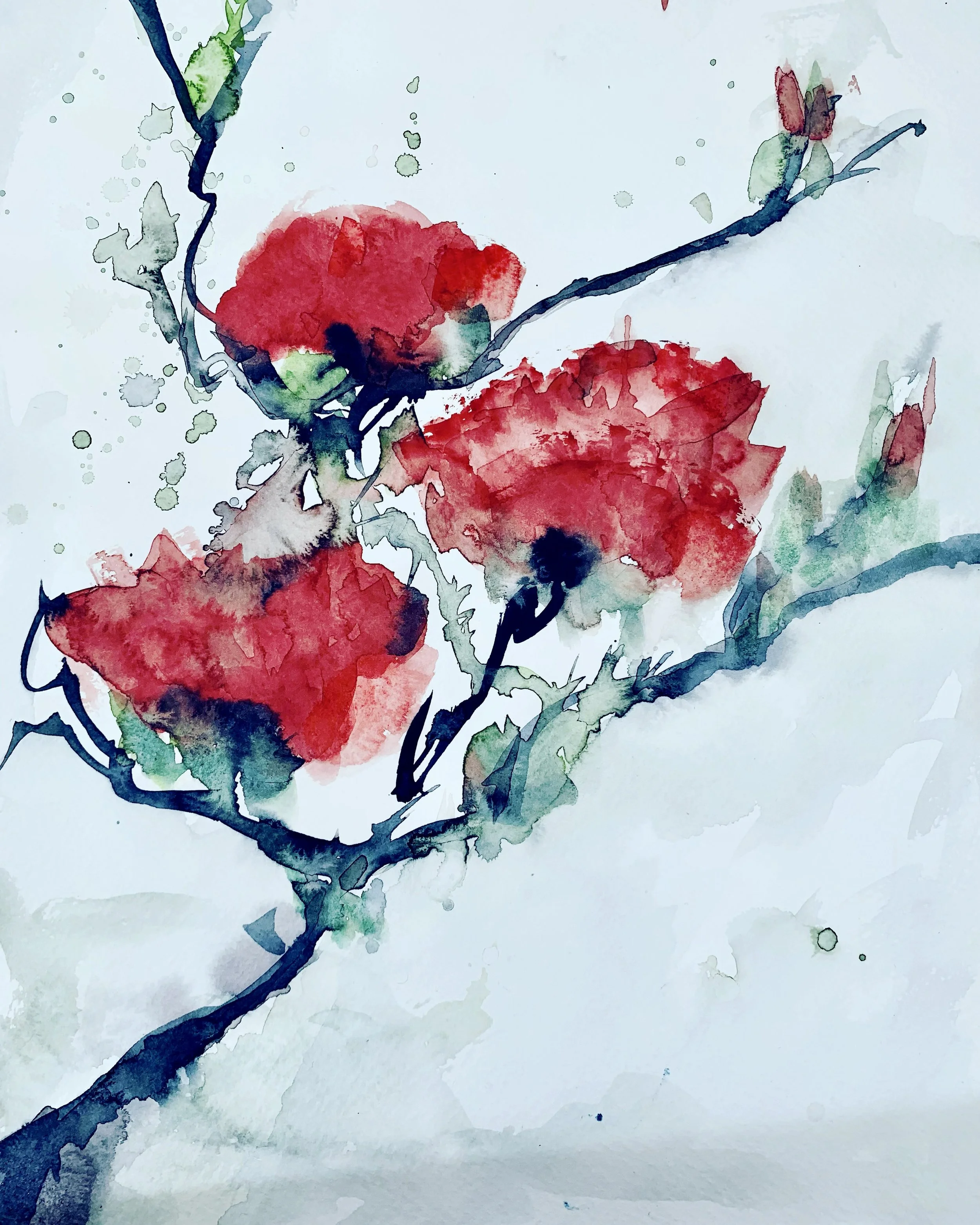 Aquarellgemälde von roter Blume am Zweig mit grünen Blättern auf hellem Hintergrund.