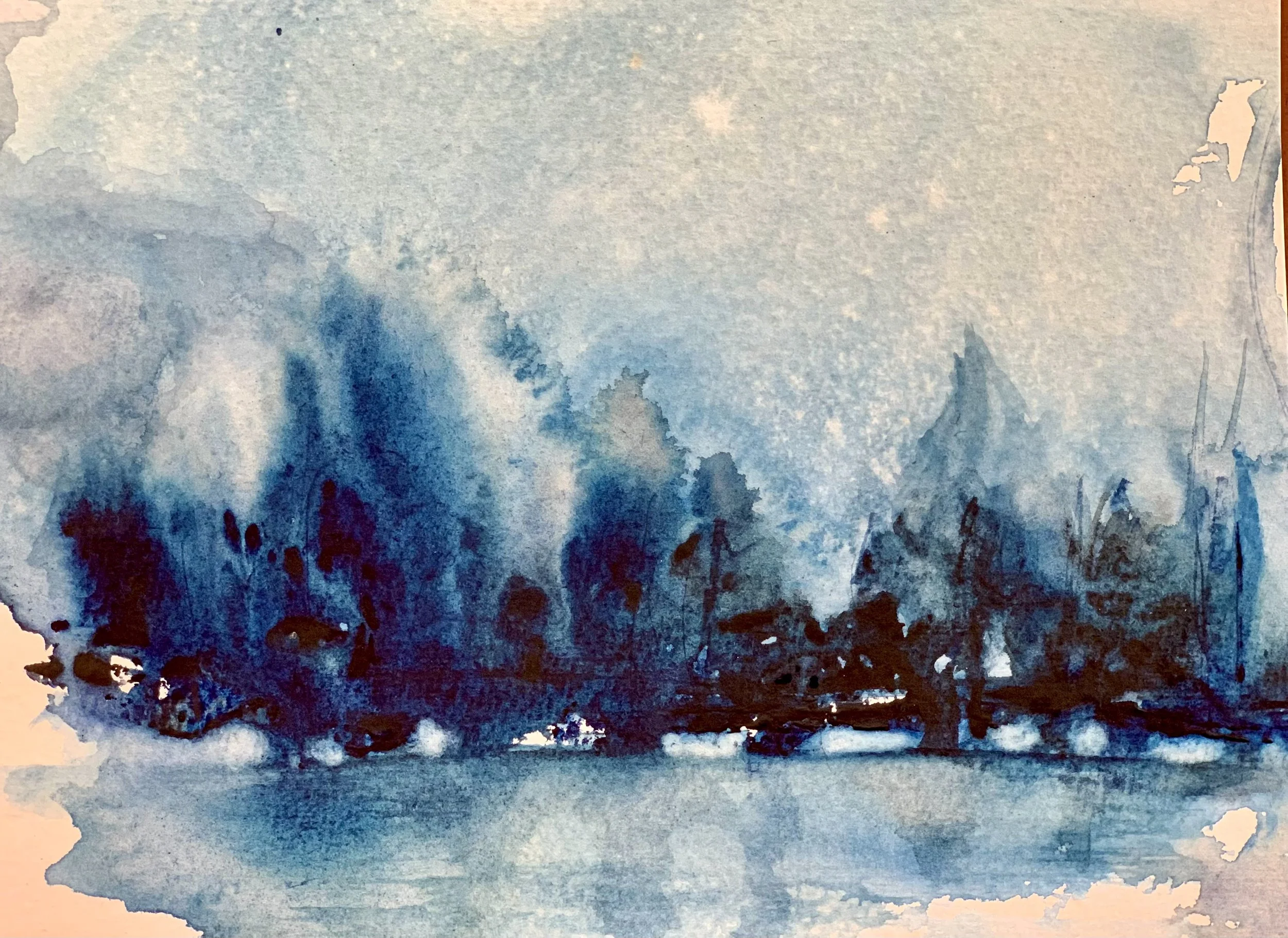 Aquarellbild eines Sonnenuntergangs über einem See mit Bäumen im Vordergrund.