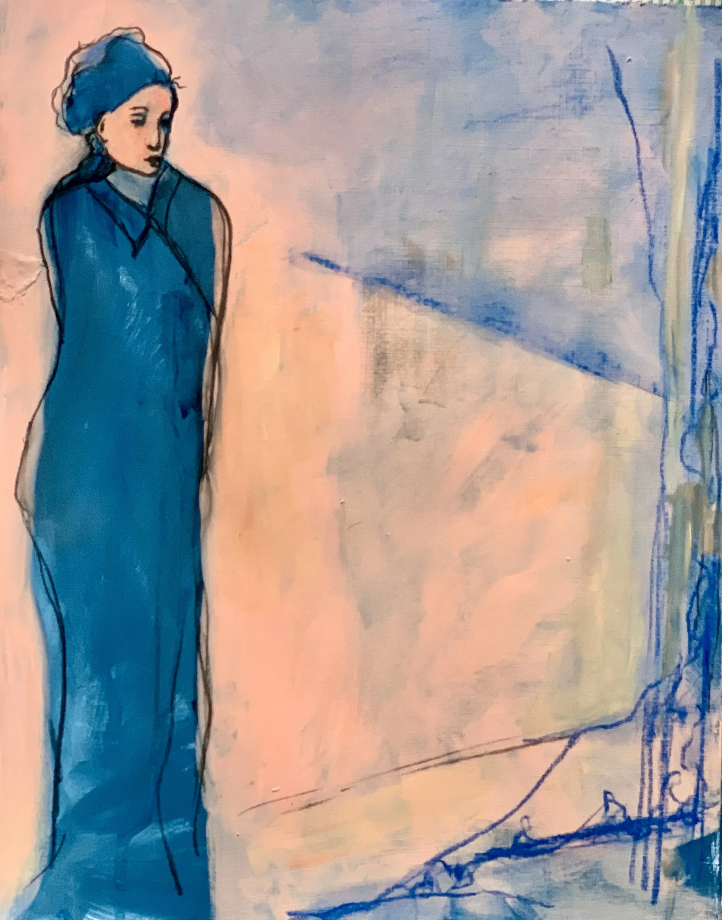 Skizze einer Frau in Blau mit blauer Haube, blickt nach unten, im Hintergrund eine Brücke mit Menschen.