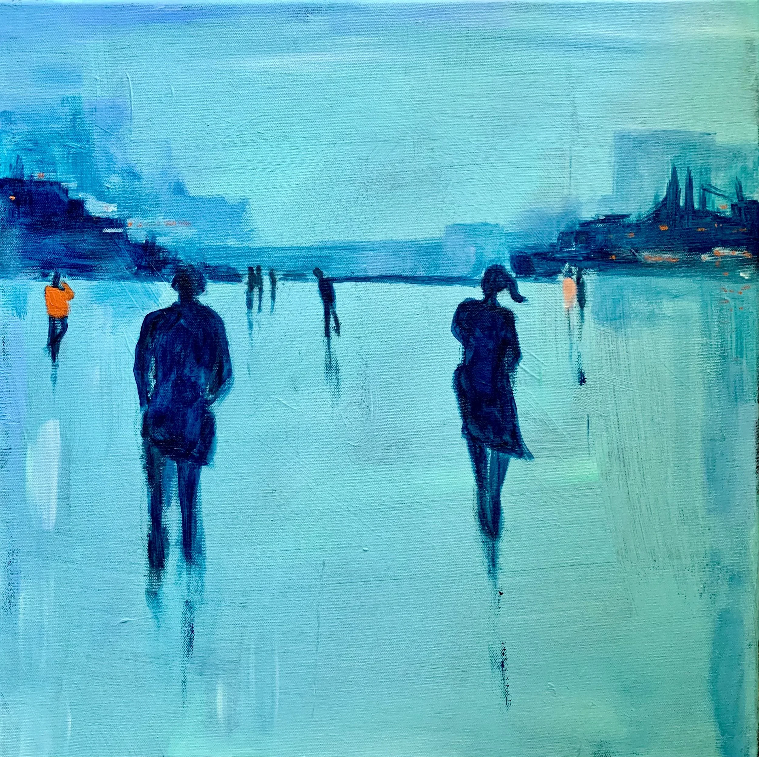Ein impressionistisches Gemälde von Menschen, die an einem Wasserufer entlanggehen, hauptsächlich in Blautönen. Es zeigt eine verstärkte, lockere Pinseltechnik.