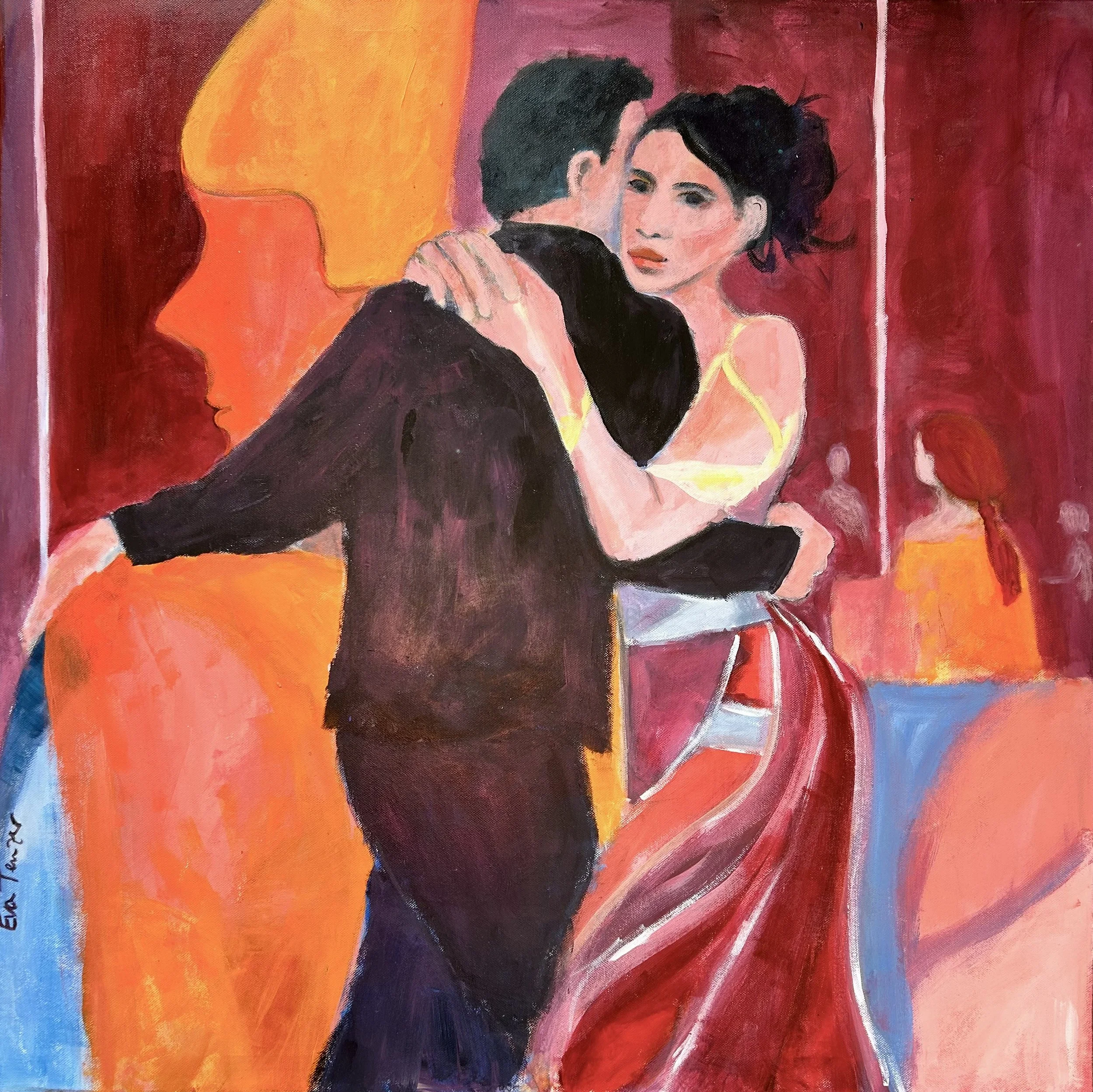 Ein Gemälde zeigt ein Paar, das eng umarmt ist, mit einem roten und orangefarbenen Hintergrund und weiteren Frauenfiguren im Hintergrund.