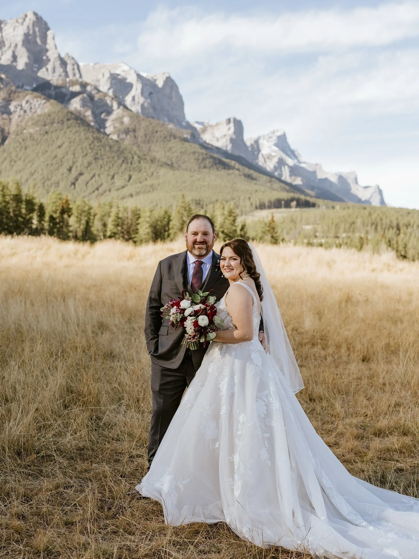 A few favourites from Nicole &amp; Jean-Luc&rsquo;s dream day 🤍

Photos: @magnifikphotography 
Venue: @silvertipresort 
Florals: @alpineblooms.ca 
Coordination: @eventsby.sandra