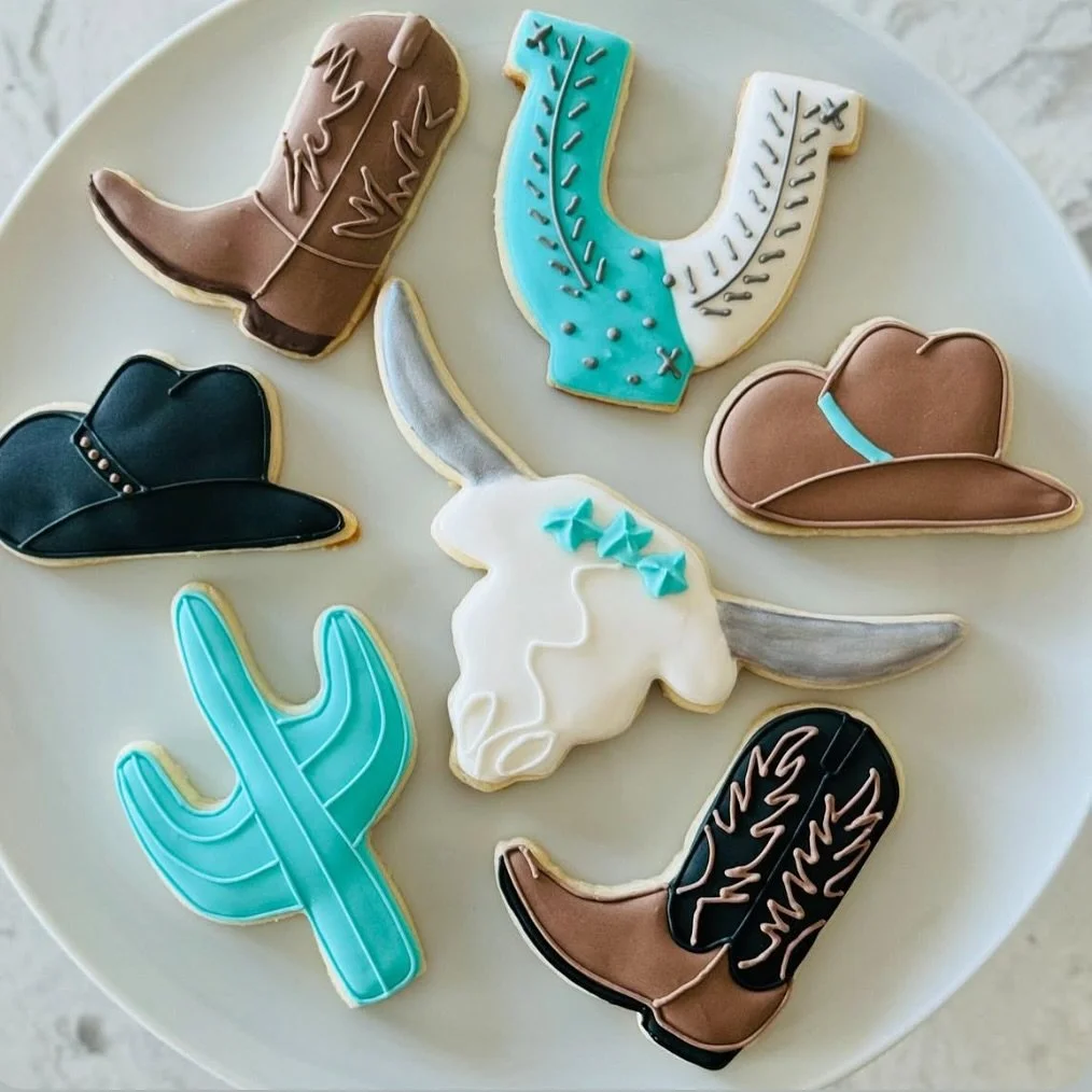 How adorable are these custom cookies by the amazing @tashas.loveatfirstbite ?! They were a HUGE hit at our girl&rsquo;s 8th rodeo! 🩵