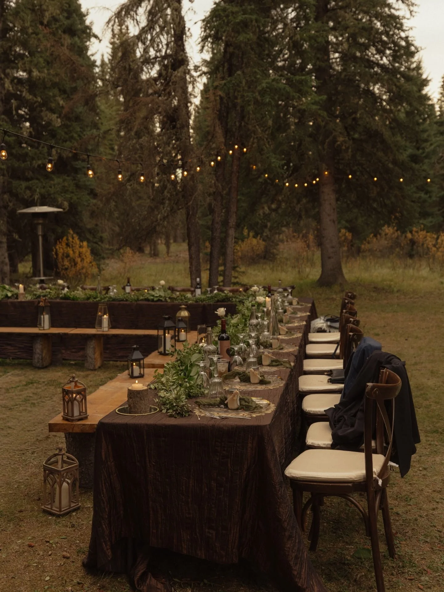 A reception straight out of a forest fairy tale ✨

Design &amp; Coordination: @eventsby.sandra 
Photography: @harunastudios 
Venue: @naturesgetawaynordegg 

#weddingplanner #eventplanner #2026bride #weddingdesign
