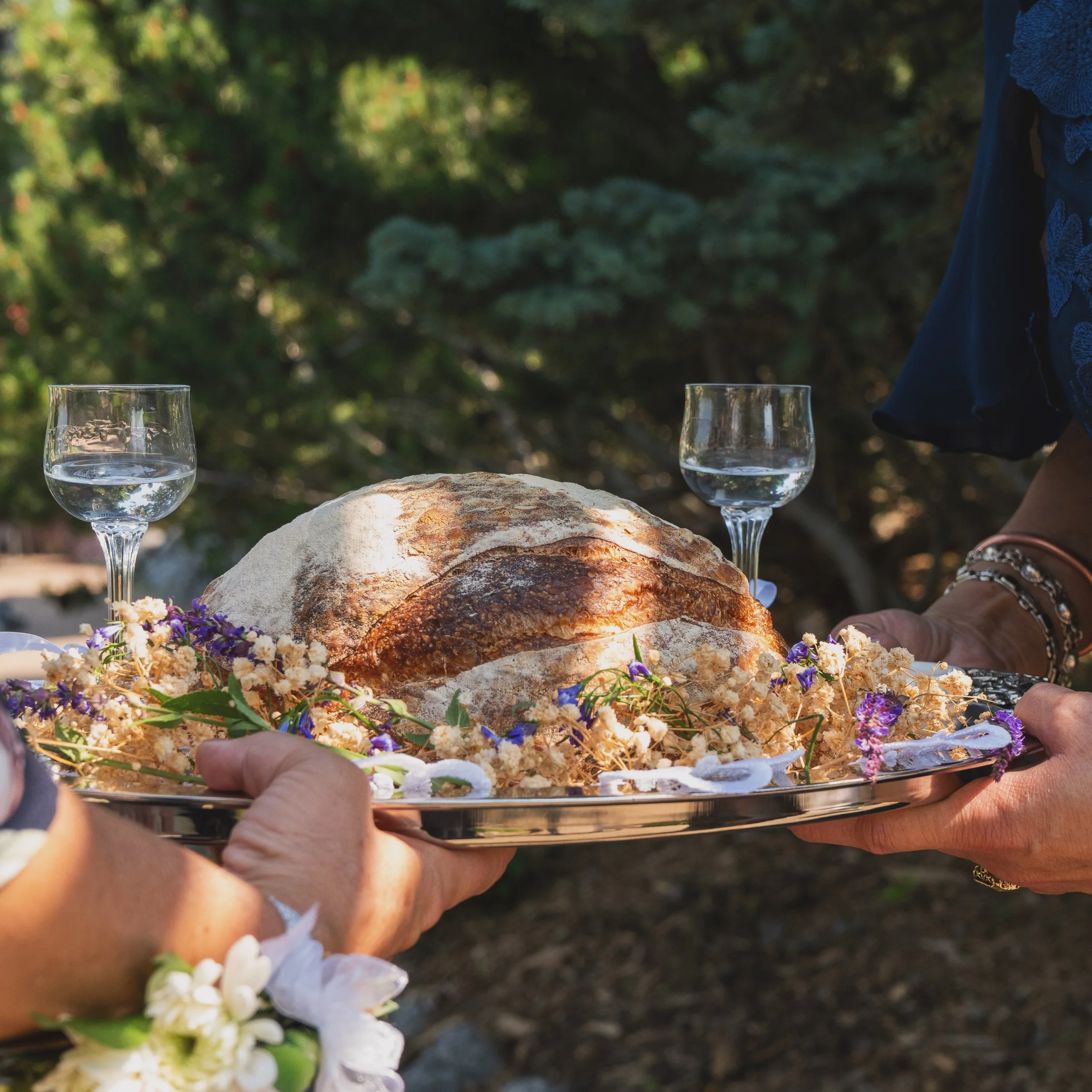 A little bread, a little salt, a toast of vodka and a lifetime of love 🤍

A beautiful Polish tradition: bread for abundance, salt to remind us that life will have its challenges, and vodka to toast to health, happiness and prosperity.

The sweetest 