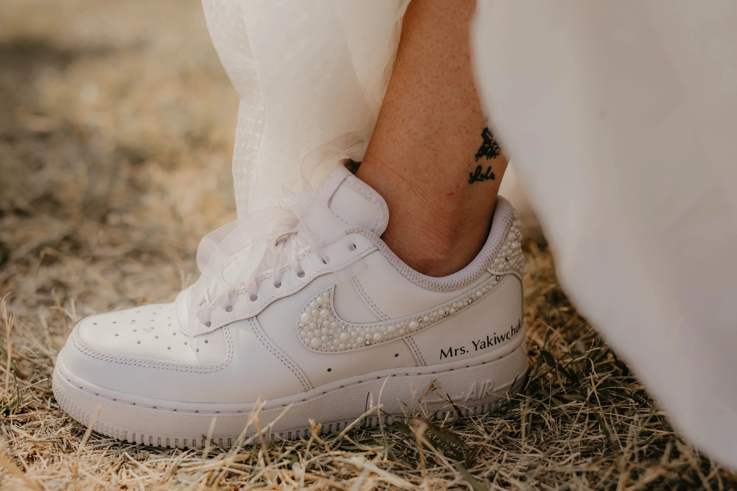 It&rsquo;s the little details that make it theirs 🤍

From sentimental keepsakes to thoughtful DIY touches, every detail was chosen with love and meaning. The kind of details that tell a story, reflect a couple&rsquo;s personality, and make their day