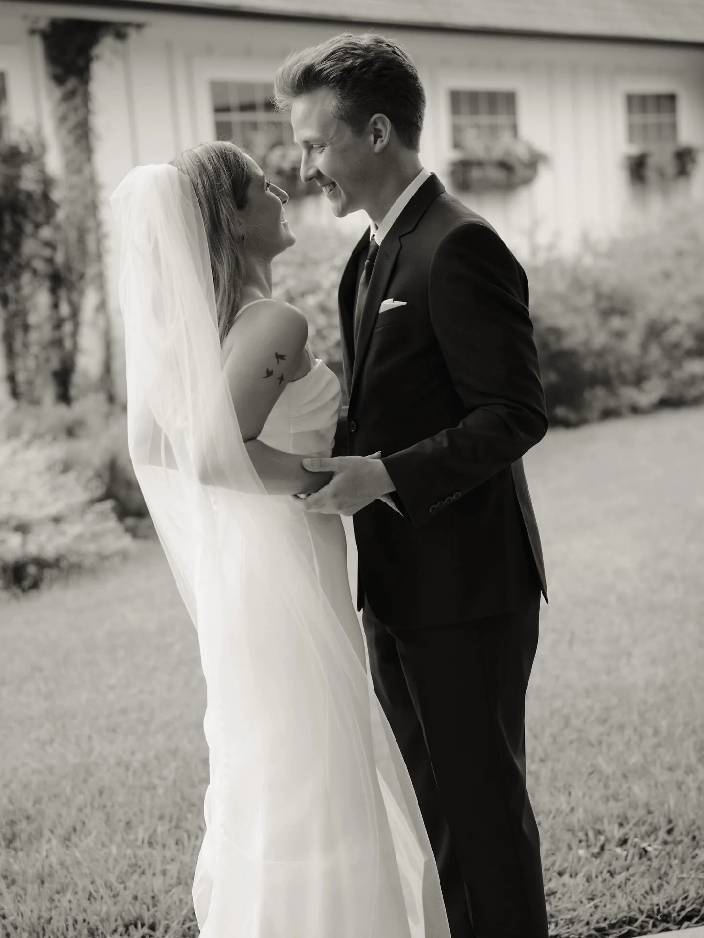 a little photo dump action from June 1st !!! 

Bride: Mackenzy Grey 
Photographer: @megrosephotoco 
Venue: @therosemaryvenue 
Coffee Cart: @harpandbowlcoffee.co