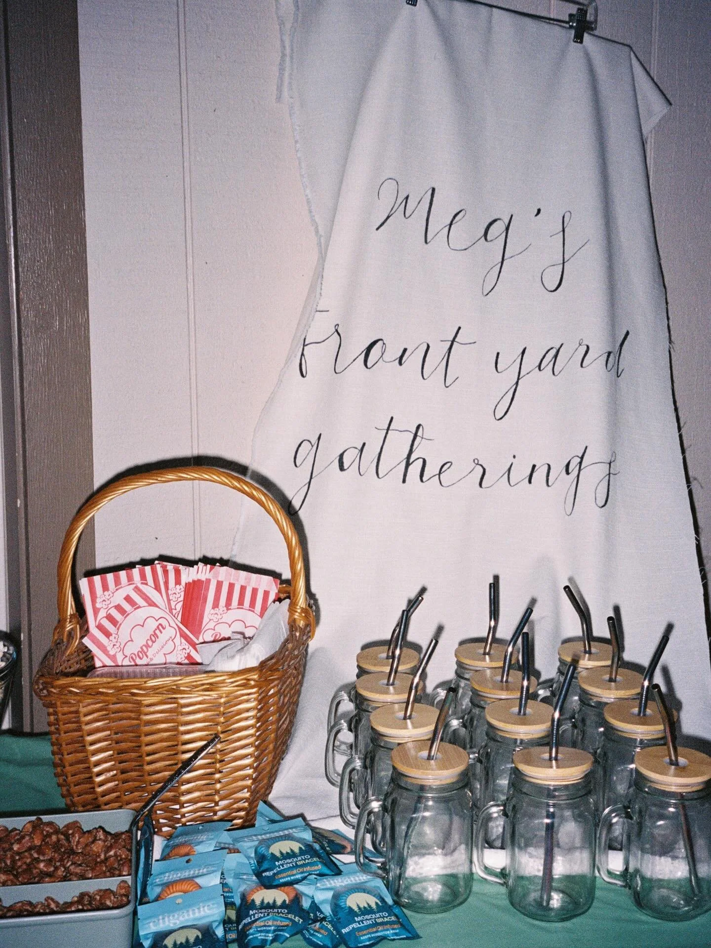 📽️🍿🎞️ 
Meg&rsquo;s front yard gatherings X my coffeehouse gals