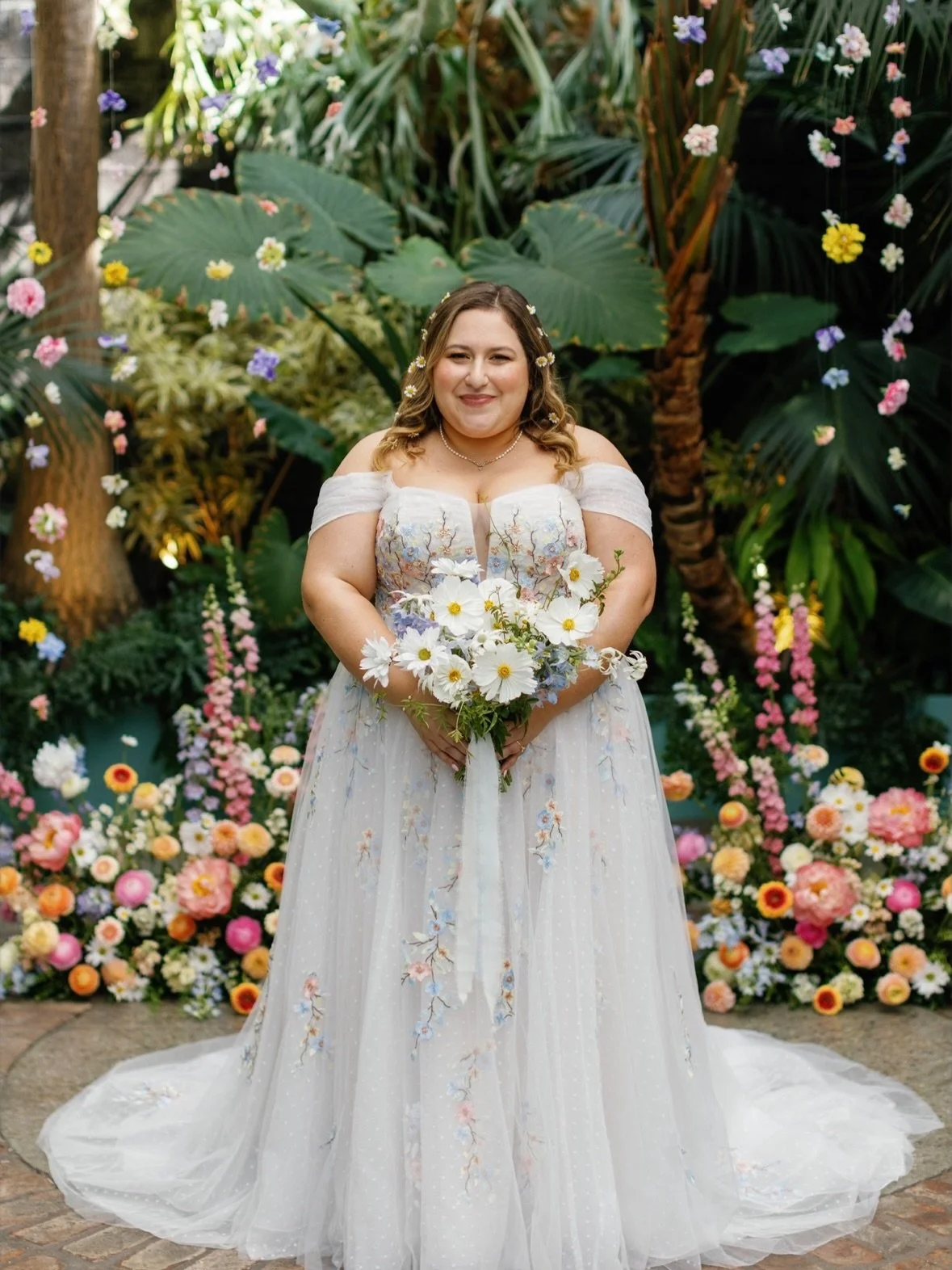 🌼 drooling over these photos from Gabrielle and Ryan&rsquo;s wedding this past weekend! 

When @gabriellemcosta and I talked about her beauty vision for her wedding, she said how important it was to still feel like her&hellip; but match her colorful