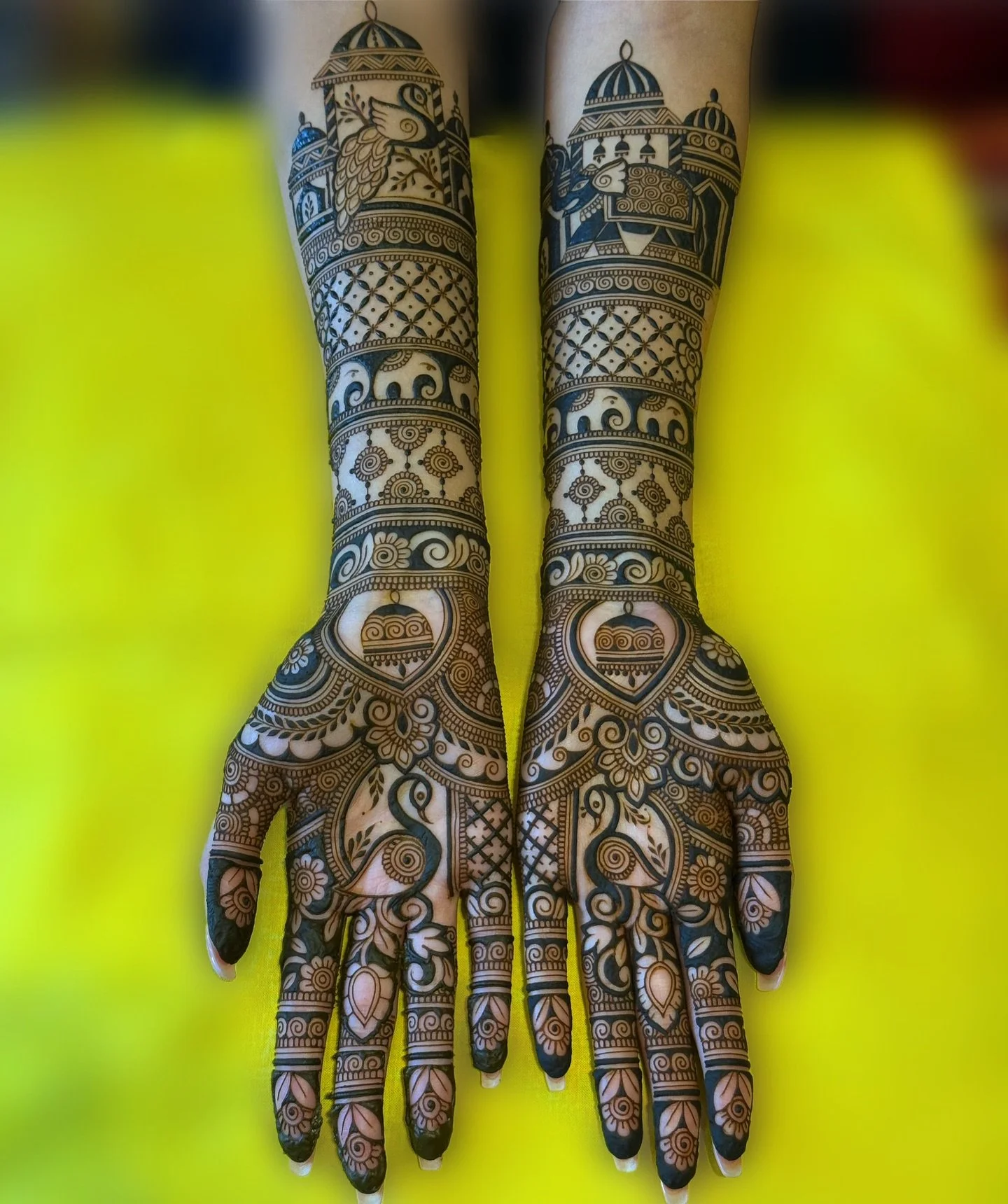 Shikha&rsquo;s Bridal Mendhi&hearts;️
#ukhennaartist #ukmendhiartist #ukbridalartists #manchesterhennaartist #manchestermehndiartist #ukweddings #southasianweddingsuk #londonhennaartist #londonmehndiartist #indianweddingsuk