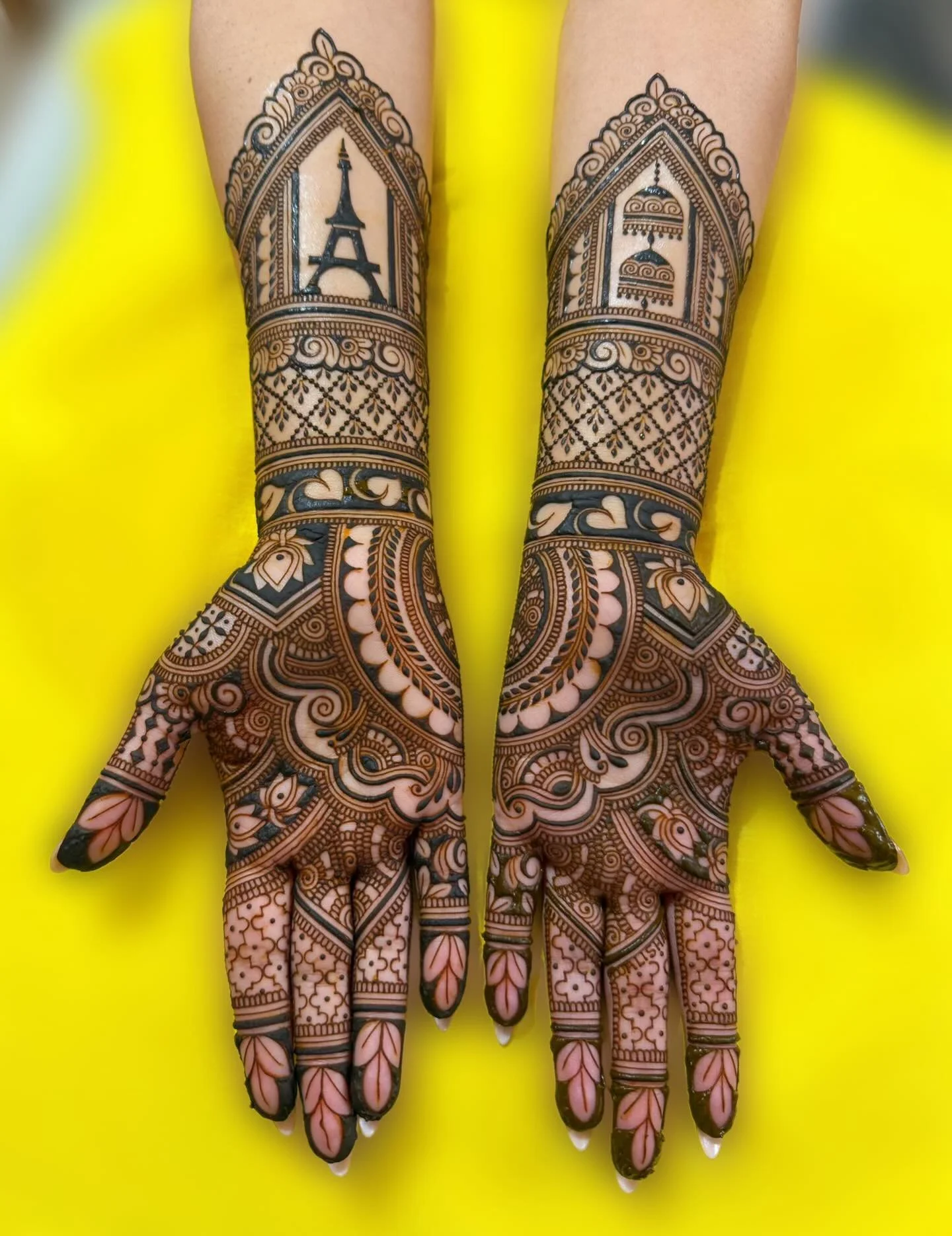 Sameera&rsquo;s Bridal Mendhi🌸 
#ukhennaartist #ukmendhiartist #mehendiartist #hennaartists #hennaart