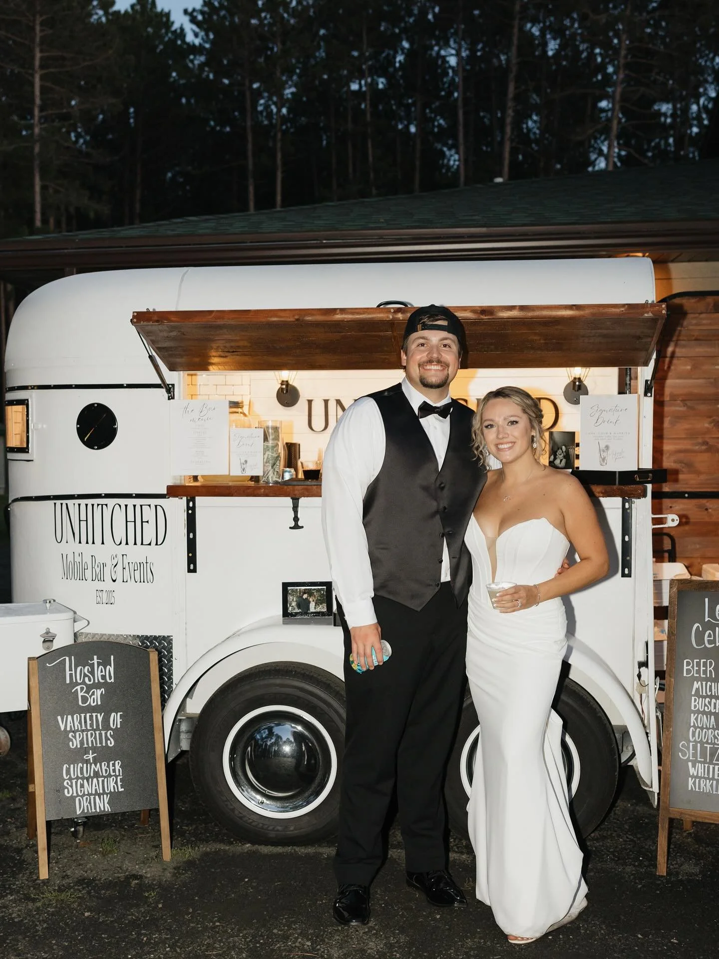 Last weekend we had an absolute blast bringing Unhitched to Camp Sigel for Makayla & Jaaron’s wedding🥂 
These two were so much fun and their crowd brought nonstop energy. The party could’ve gone all night and we were so here for it.
