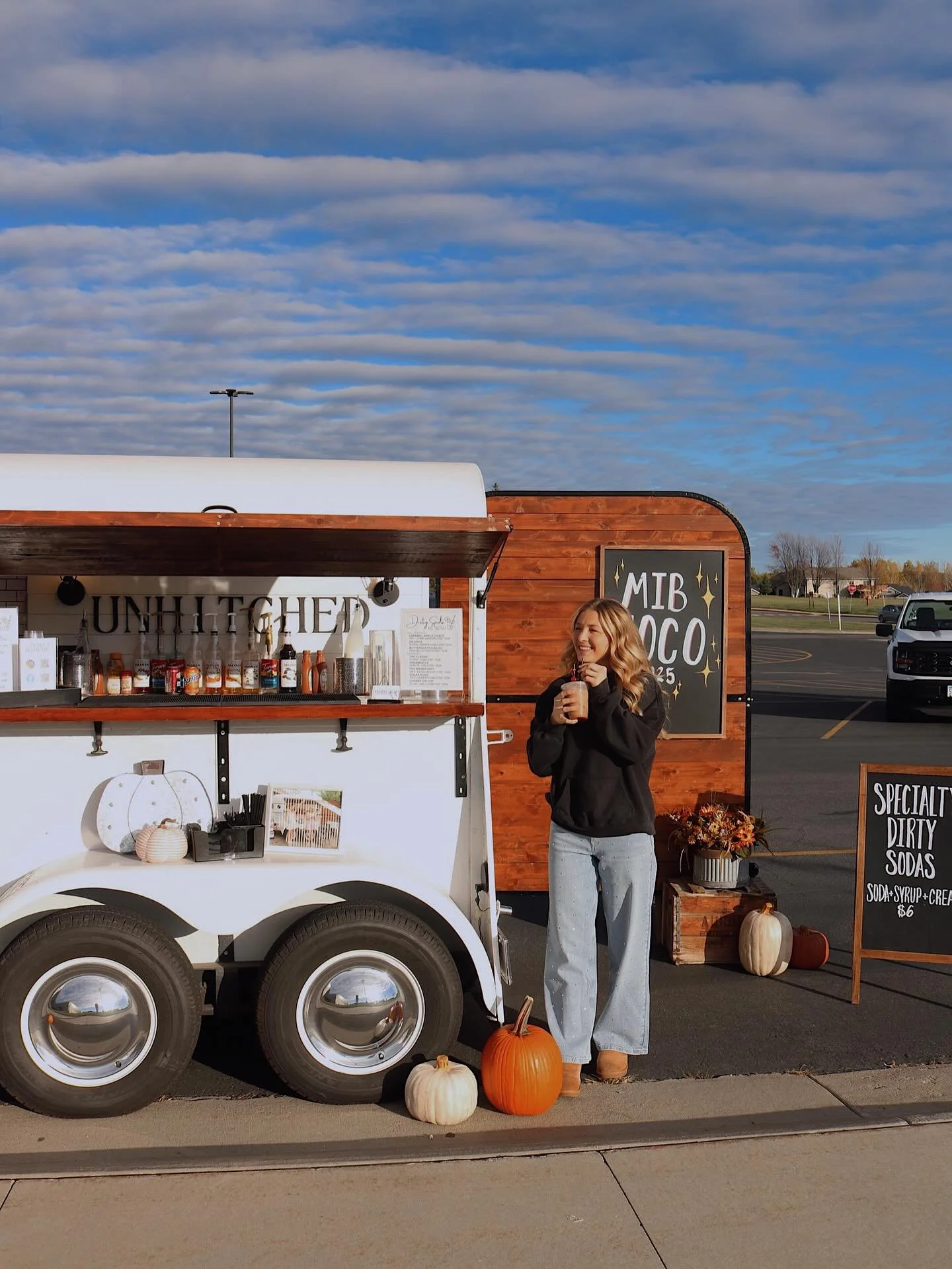 Tailgate days + dirty sodas = our kind of combo 

Thanks MIB for having us at Homecoming🤍

#mobilebar #mobileevents #homecoming #ironranger #unhitched #mobilebarandevents #dirtysoda #fallseason #fallspecials #events #northernminnesota #smallbusiness