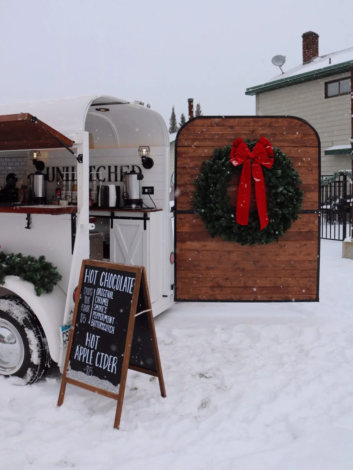 Your weekend plans just got a whole lot cuter 🎄

Unhitched will be at Weihnachtsfest in Biwabik THIS weekend serving different flavors of hot cocoa, hot cider, and TWO holiday dirty sodas ✨

Come stop by and get in the holiday spirit with us!❤️