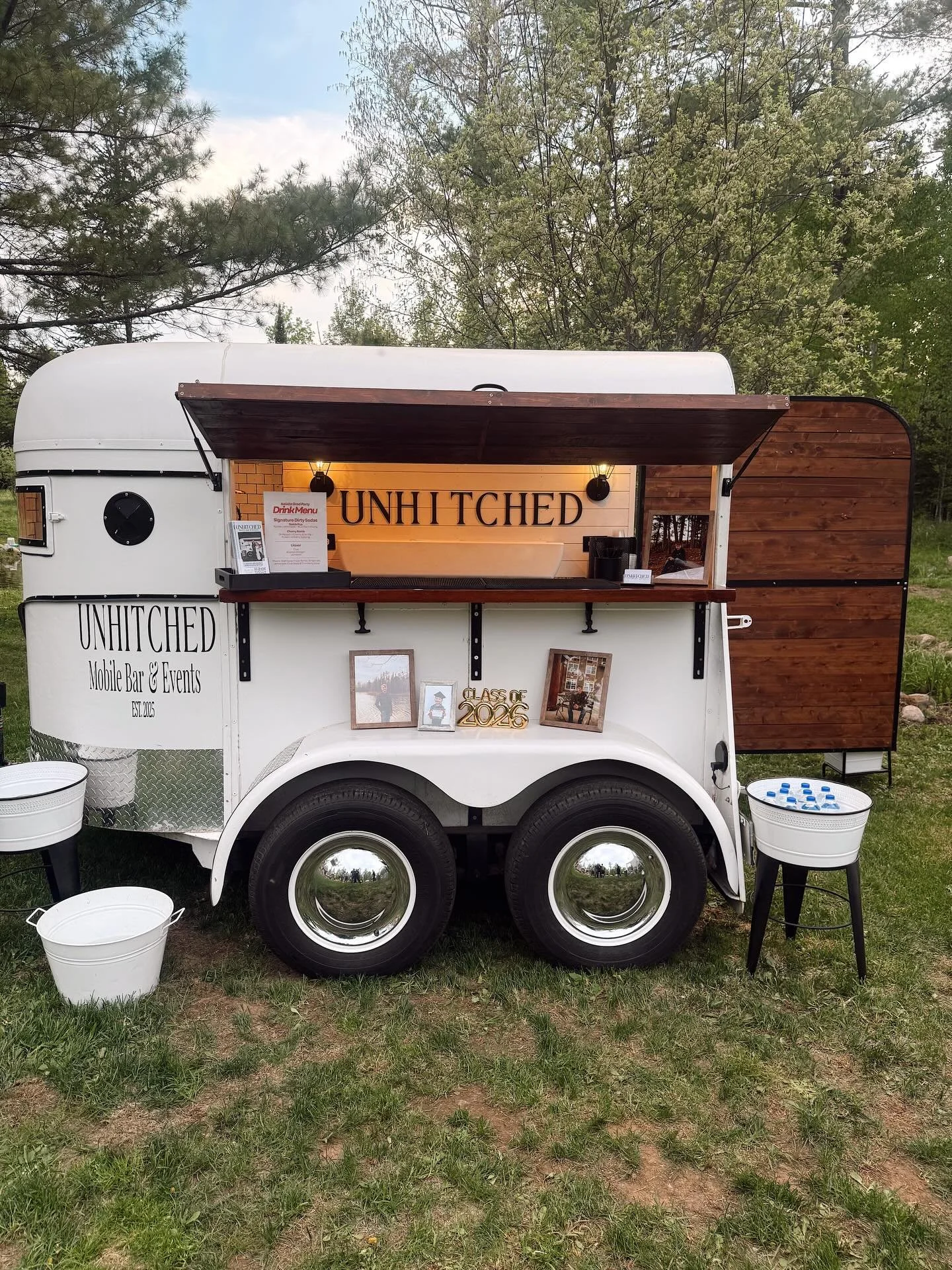 It&rsquo;s officially grad party season! 🎓✨

We kicked off the weekend celebrating Isaiah with dirty sodas, bartending, and a whole lot of fun. Thank you for having Unhitched be a part of such a special day!

Congratulations, Isaiah!🥳🥳