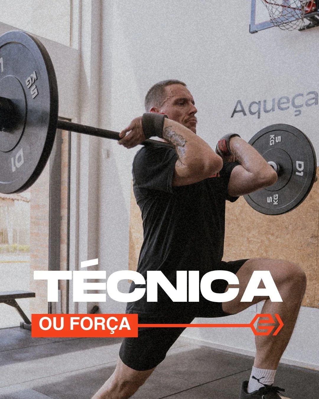 A pressa &eacute; inimiga da evolu&ccedil;&atilde;o.

Quantas pessoas voc&ecirc; conhece que se machucaram tentando pegar peso demais?

Aqui a gente ensina o caminho certo: t&eacute;cnica primeiro, carga depois.
&Eacute; mais lento? Talvez. &Eacute; 