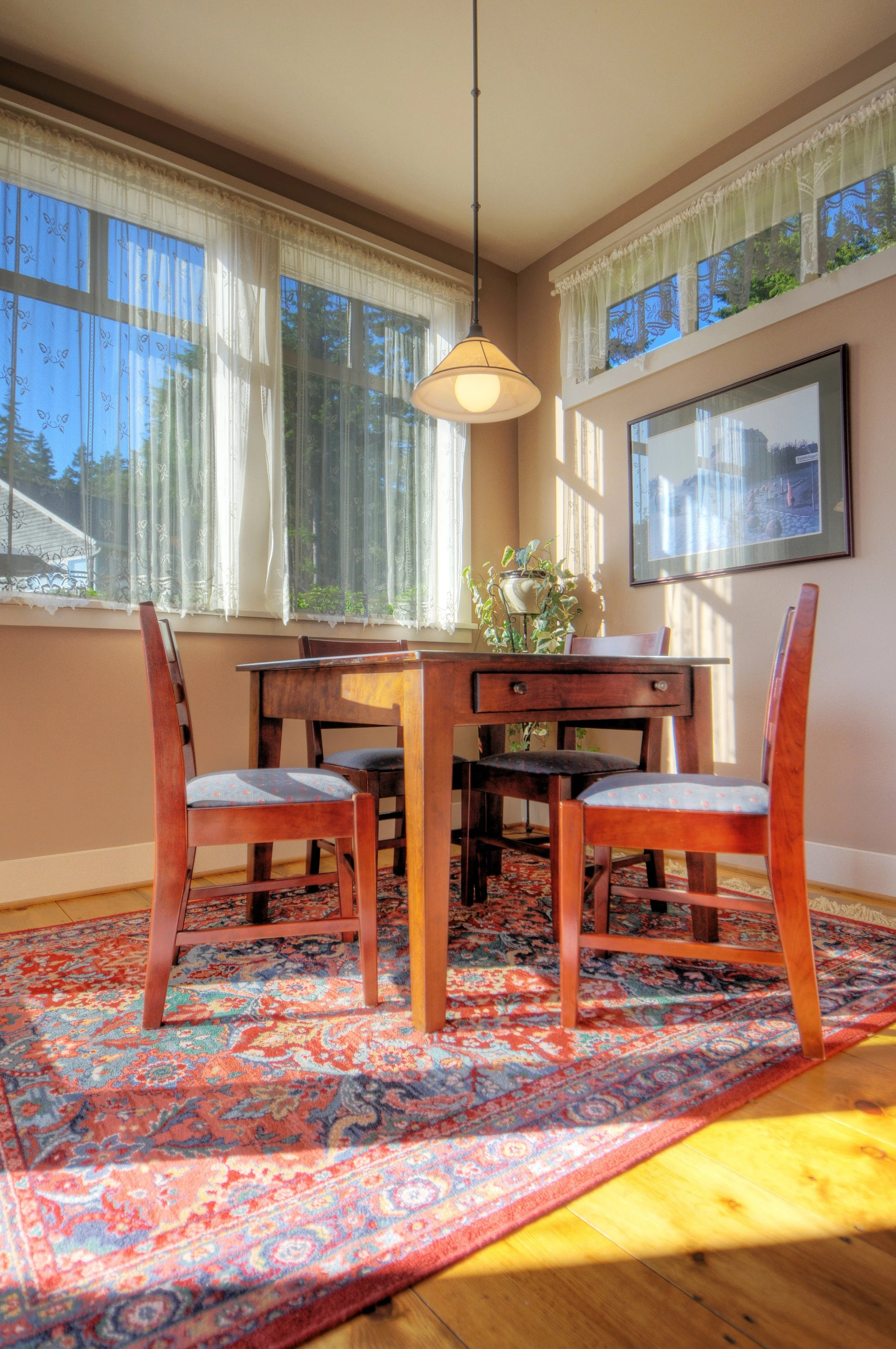 breakfast_nook943.jpg