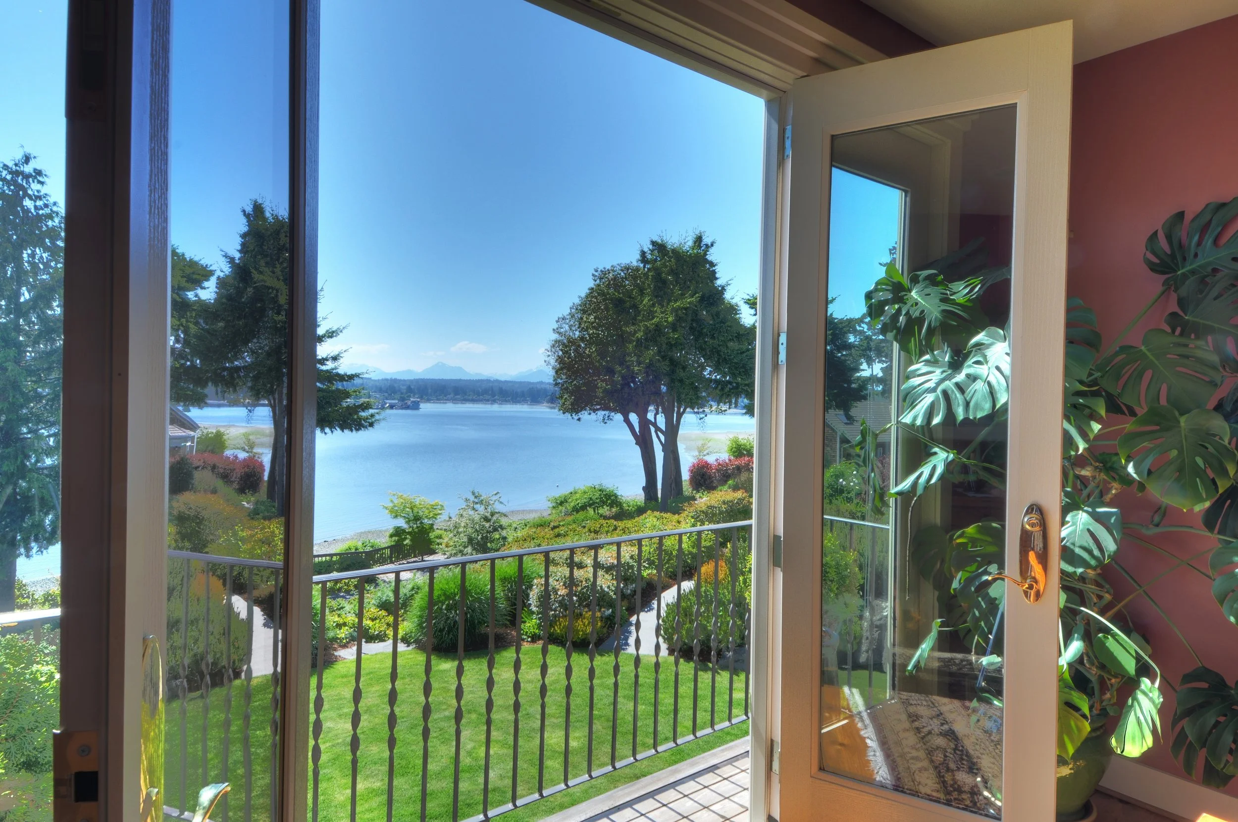 dining_view534.jpg