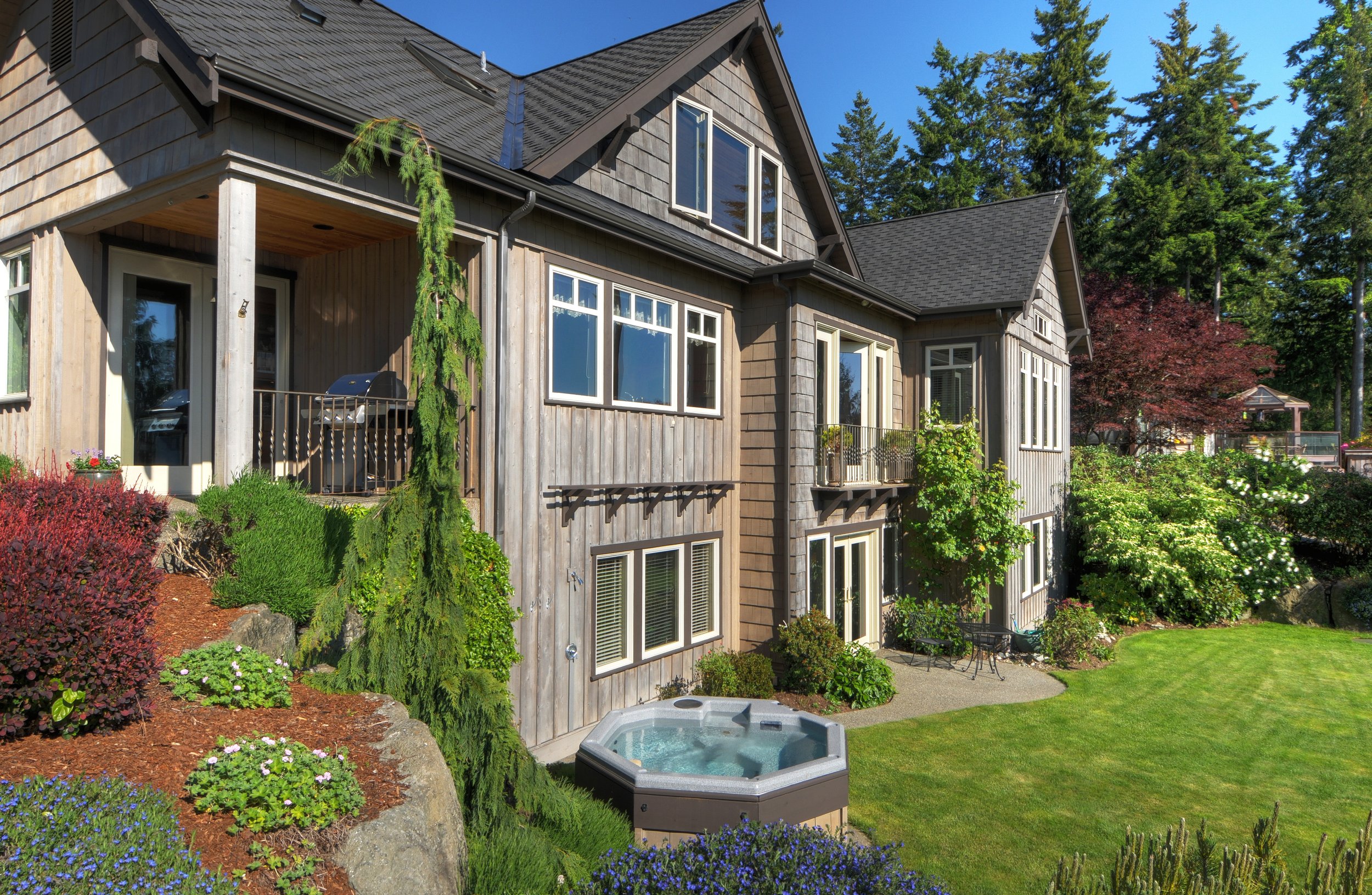 exterior764.jpg