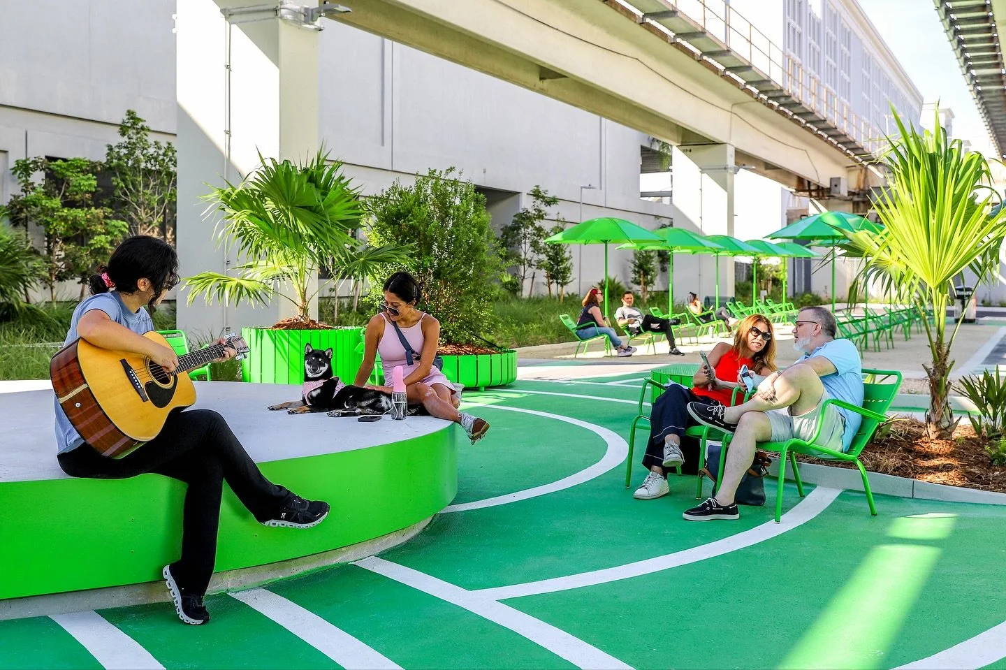 La Victoria Miami Collection on @theunderlinemia is essential for your dream #miami vacation. 

🏃&zwj;♀️Only steps from the townhome&rsquo;s front door are plentiful opportunities for everyone to enjoy. 

Whether you want to go from the townhomes vi