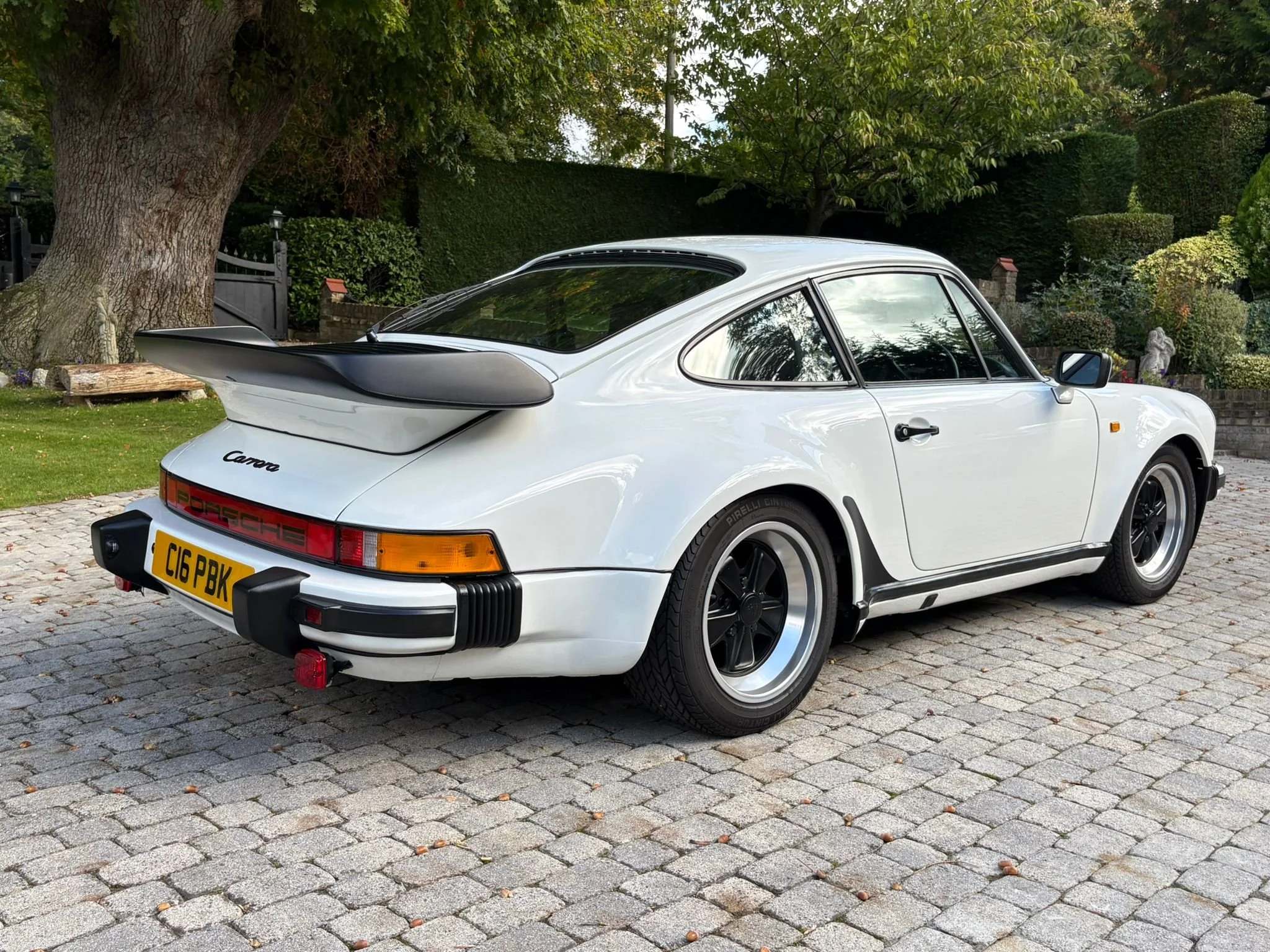 PORSCHE 911 1986 Rear