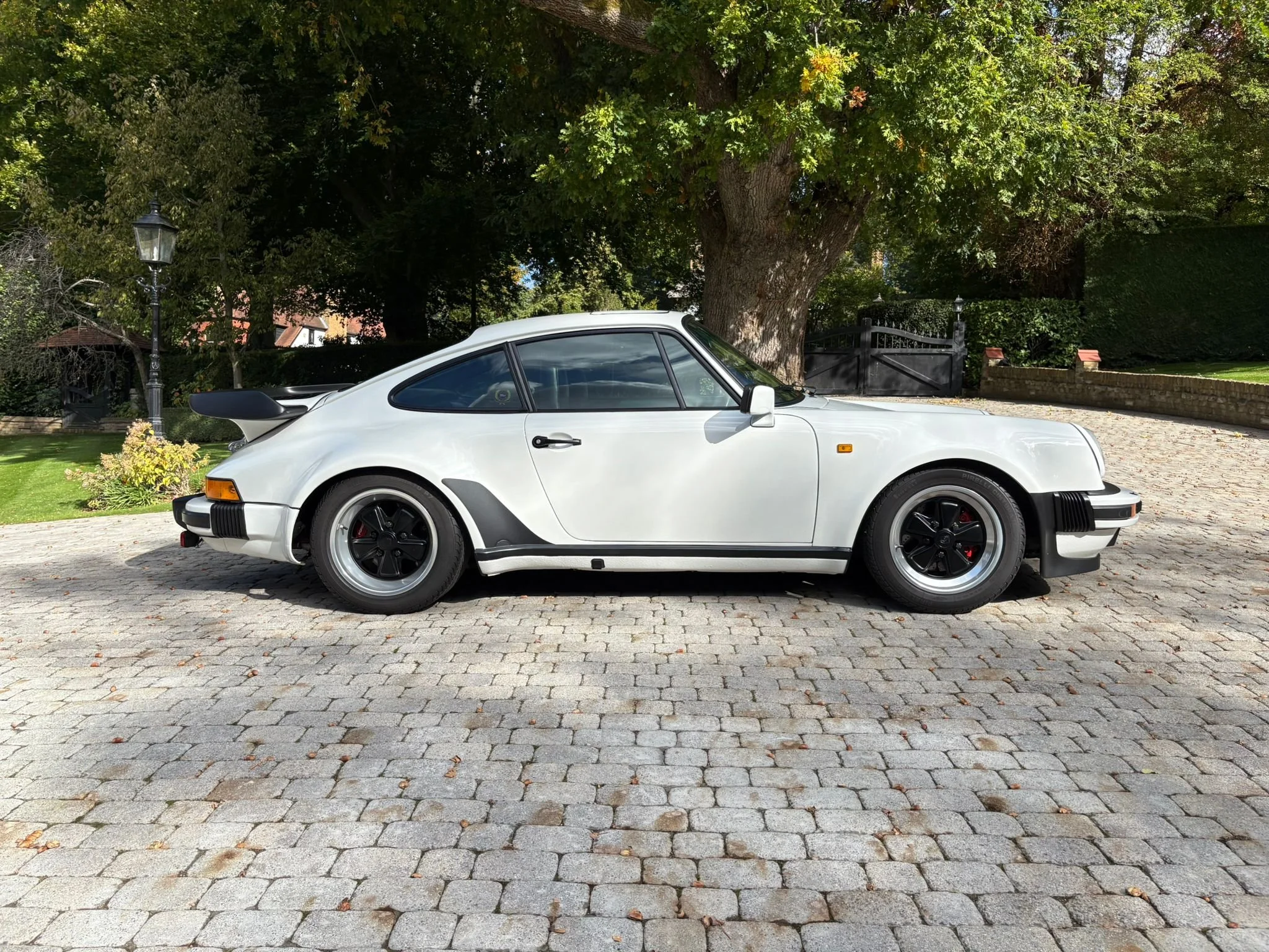 Porsche 911 1986 Side