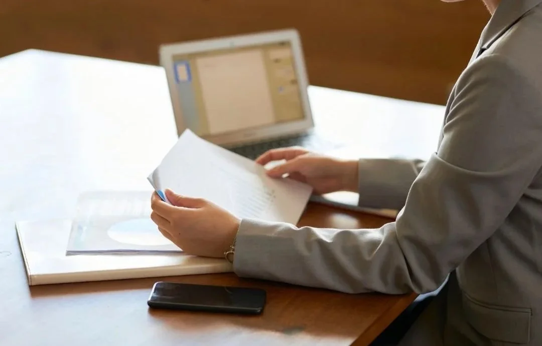 Entrepreneur meeting with a business attorney to discuss Pennsylvania business requirements.