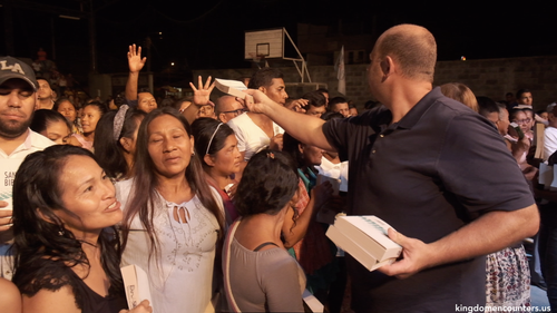 15 Americans Travel To Colombia On Faith With No Money – But God!