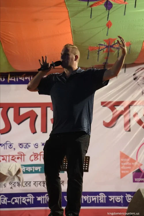 Officers Storm Crusade | 8,000 Saved