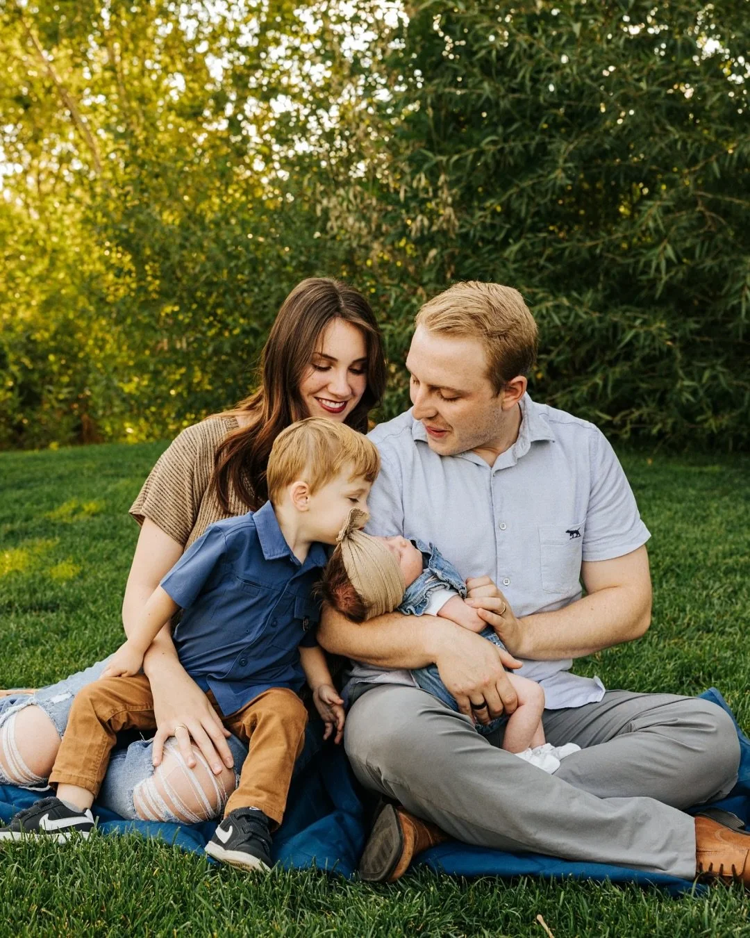 Adding some green to my feed before fall takes over! The fall leaves are absolutely stunning this year! 🍂🍁

#utahphotographer #utahcountyphotography #utahphotography #utahfamilyphotographer #utahcountyphotographer #familyphotography #utahcountyfami